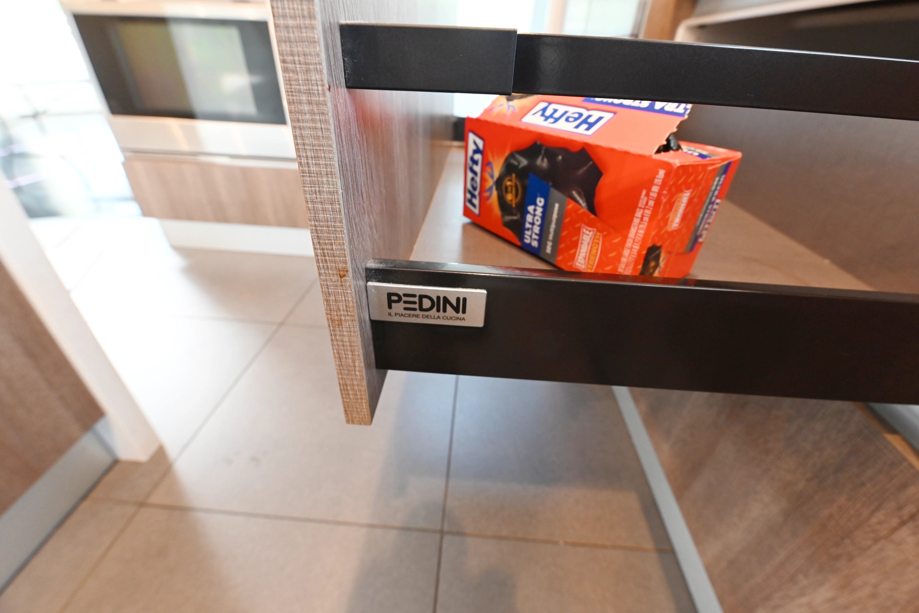 Pedini Luxurious Hot Chocolate Modern Pre-Owned Kitchen