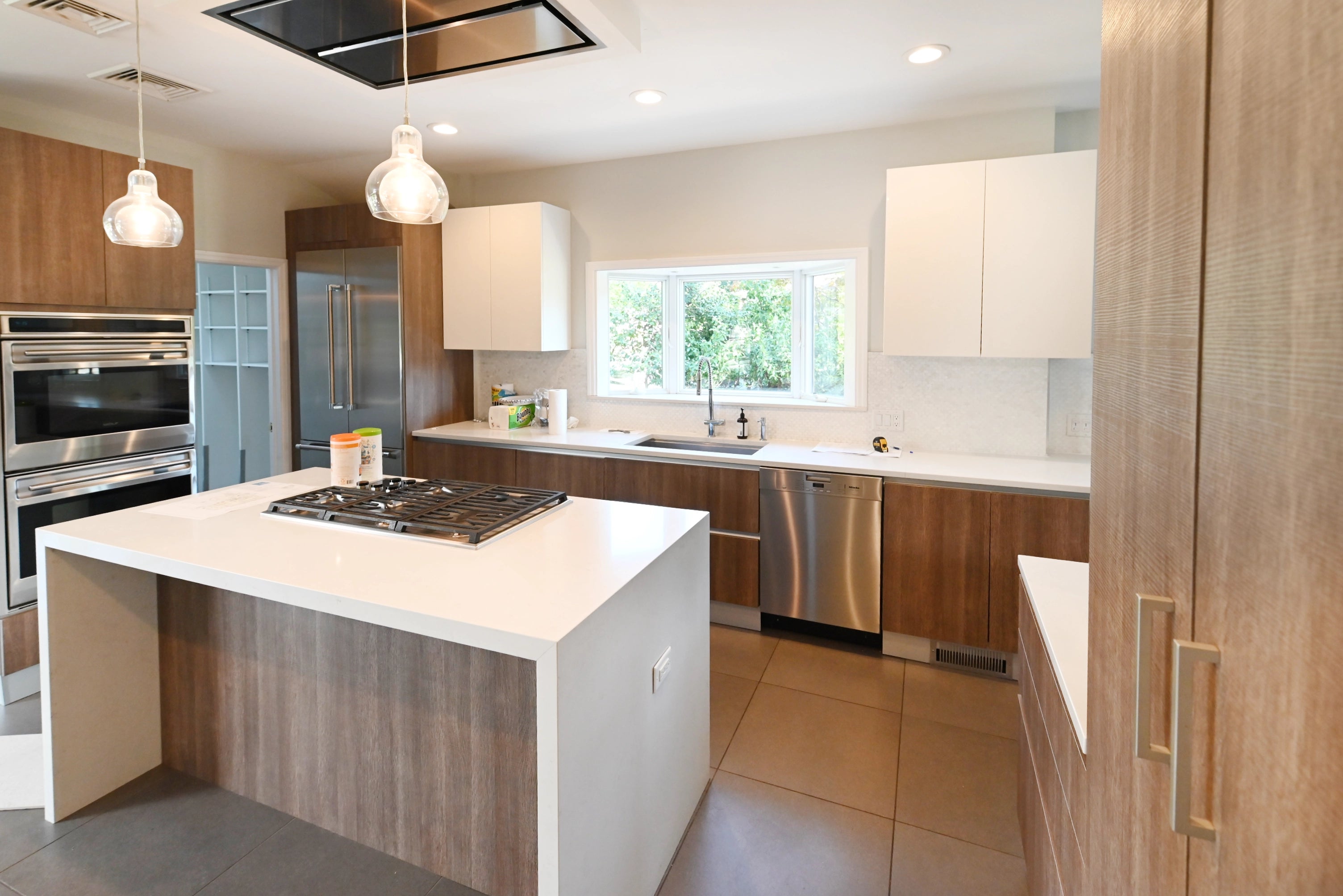 Pedini Luxurious Hot Chocolate Modern Pre-Owned Kitchen