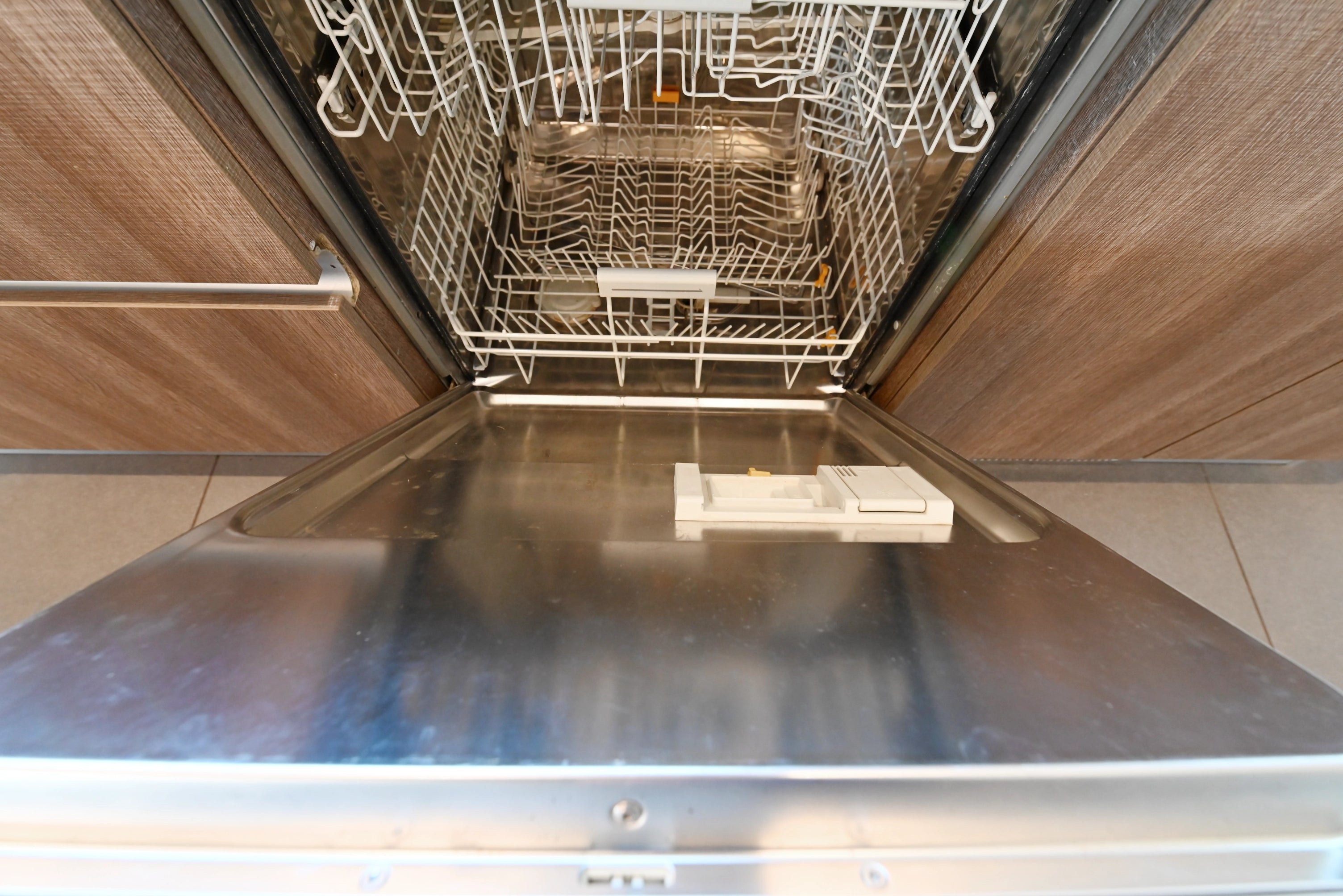 Pedini Luxurious Hot Chocolate Modern Pre-Owned Kitchen