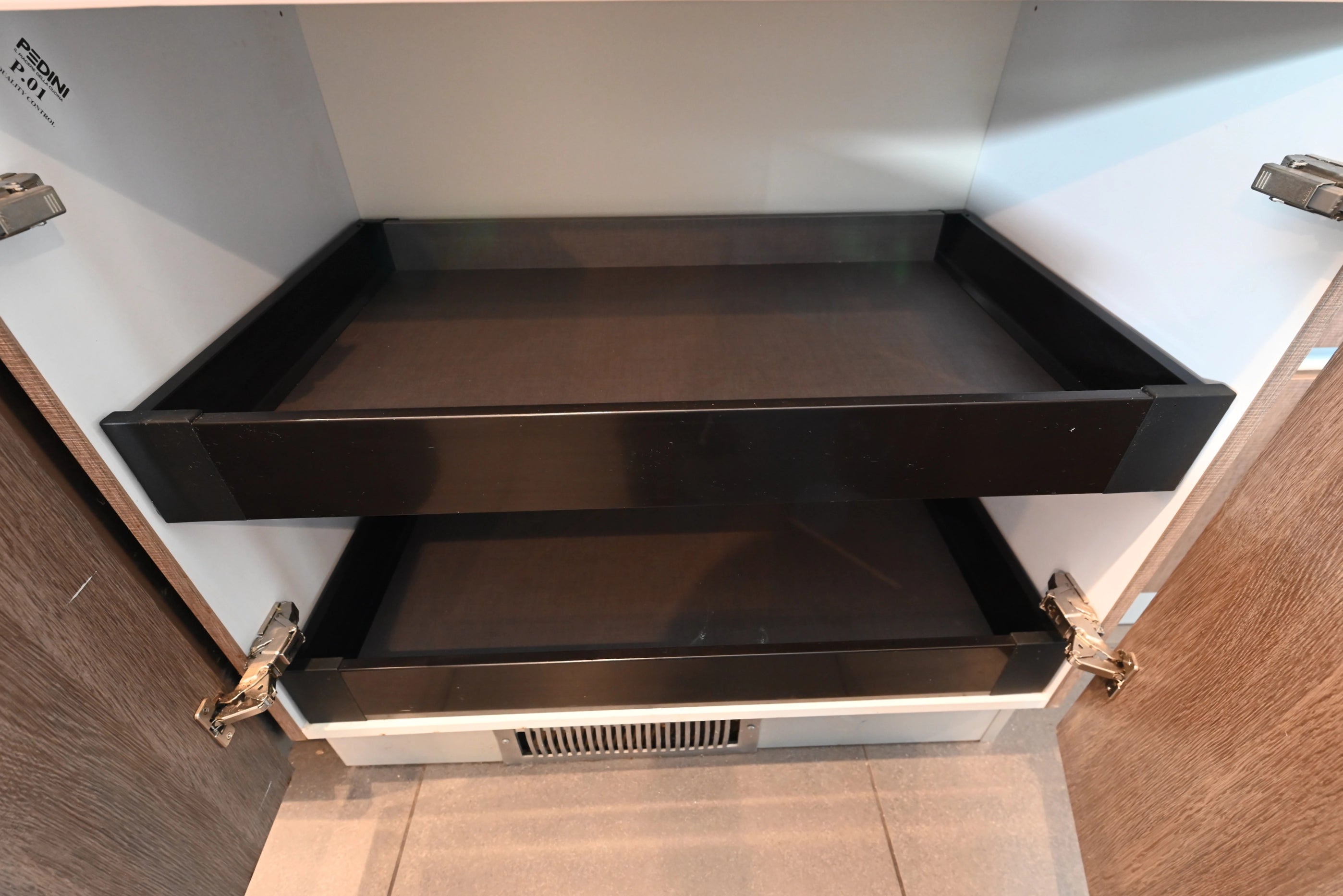 Pedini Luxurious Hot Chocolate Modern Pre-Owned Kitchen