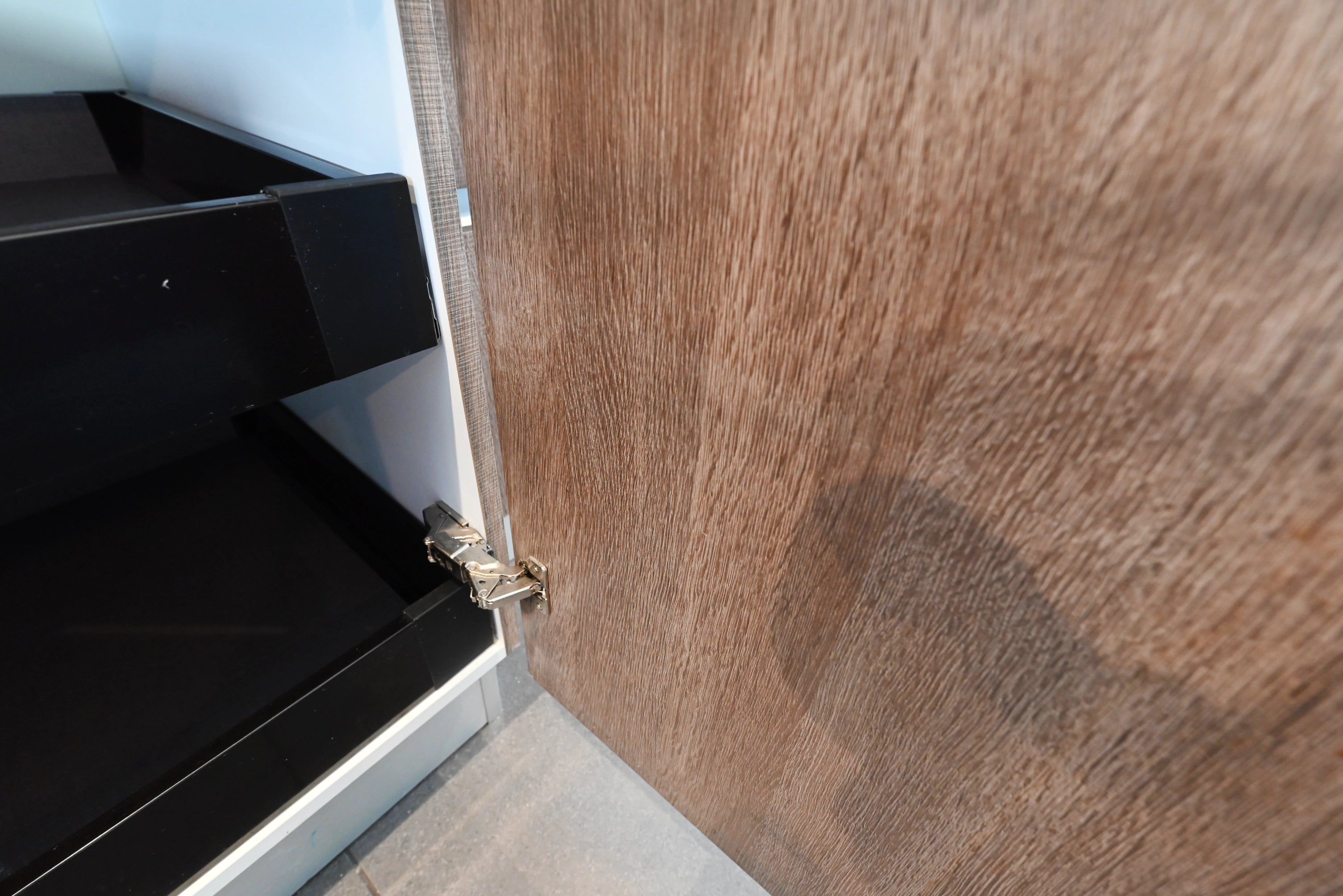 Pedini Luxurious Hot Chocolate Modern Pre-Owned Kitchen