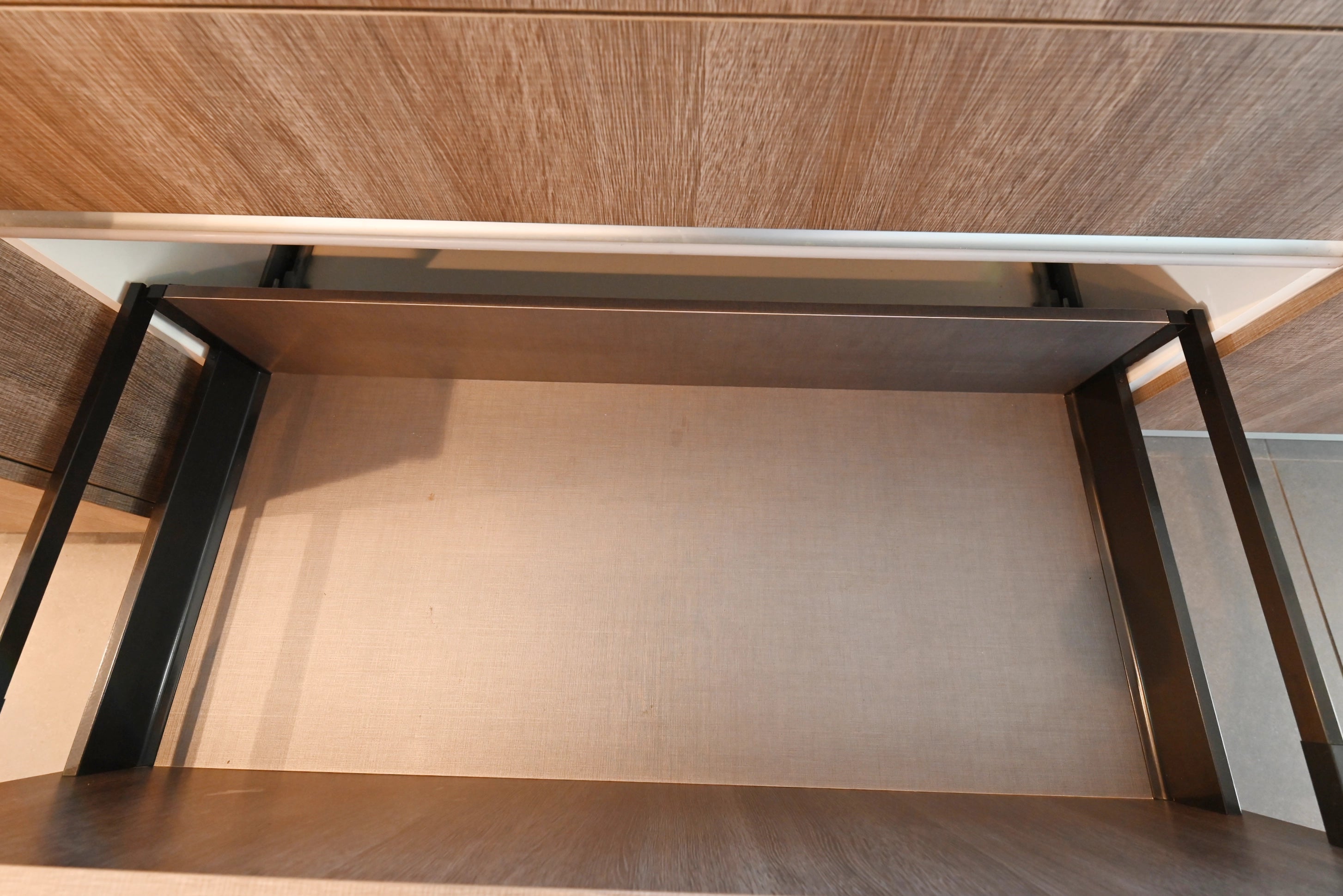 Pedini Luxurious Hot Chocolate Modern Pre-Owned Kitchen