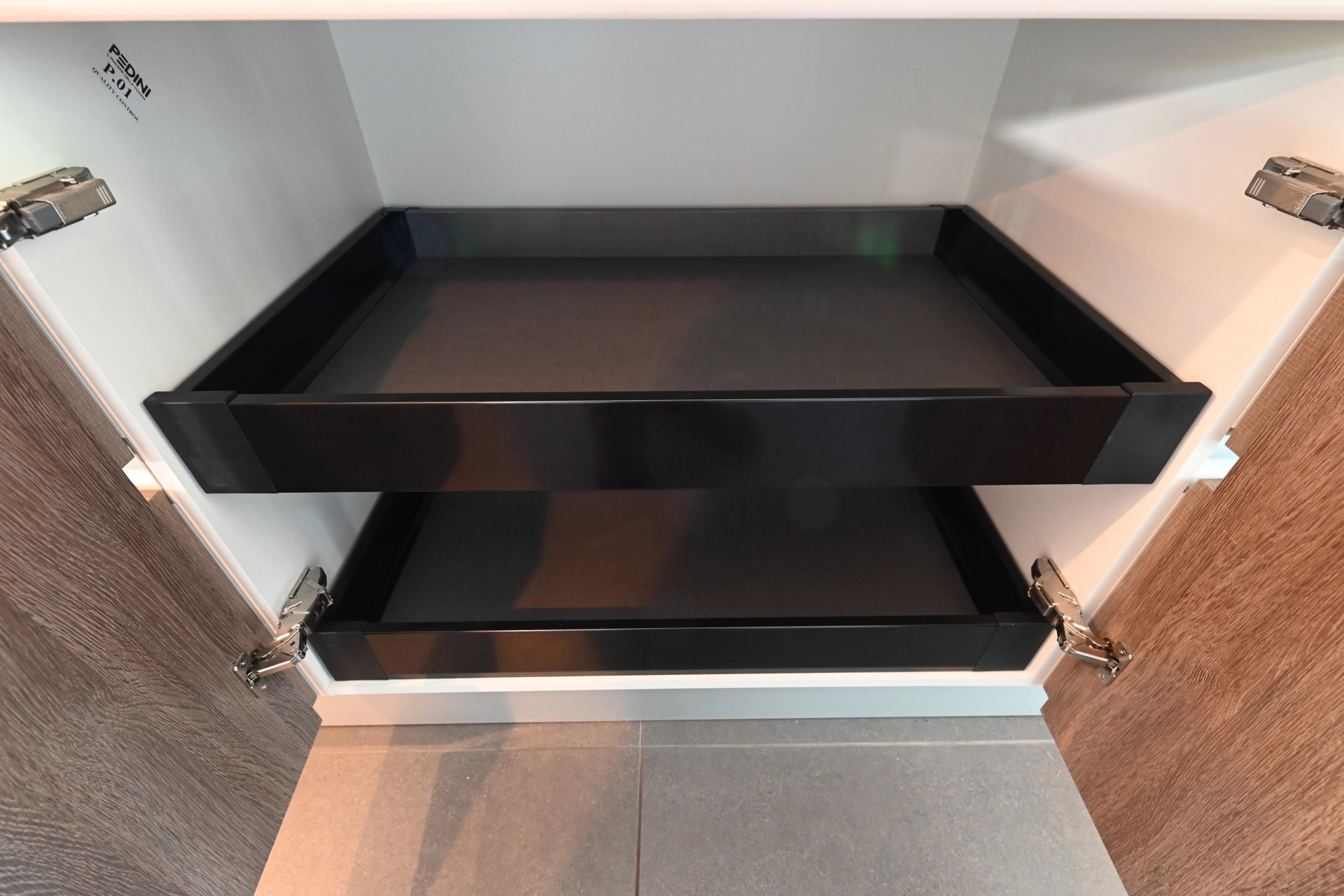 Pedini Luxurious Hot Chocolate Modern Pre-Owned Kitchen