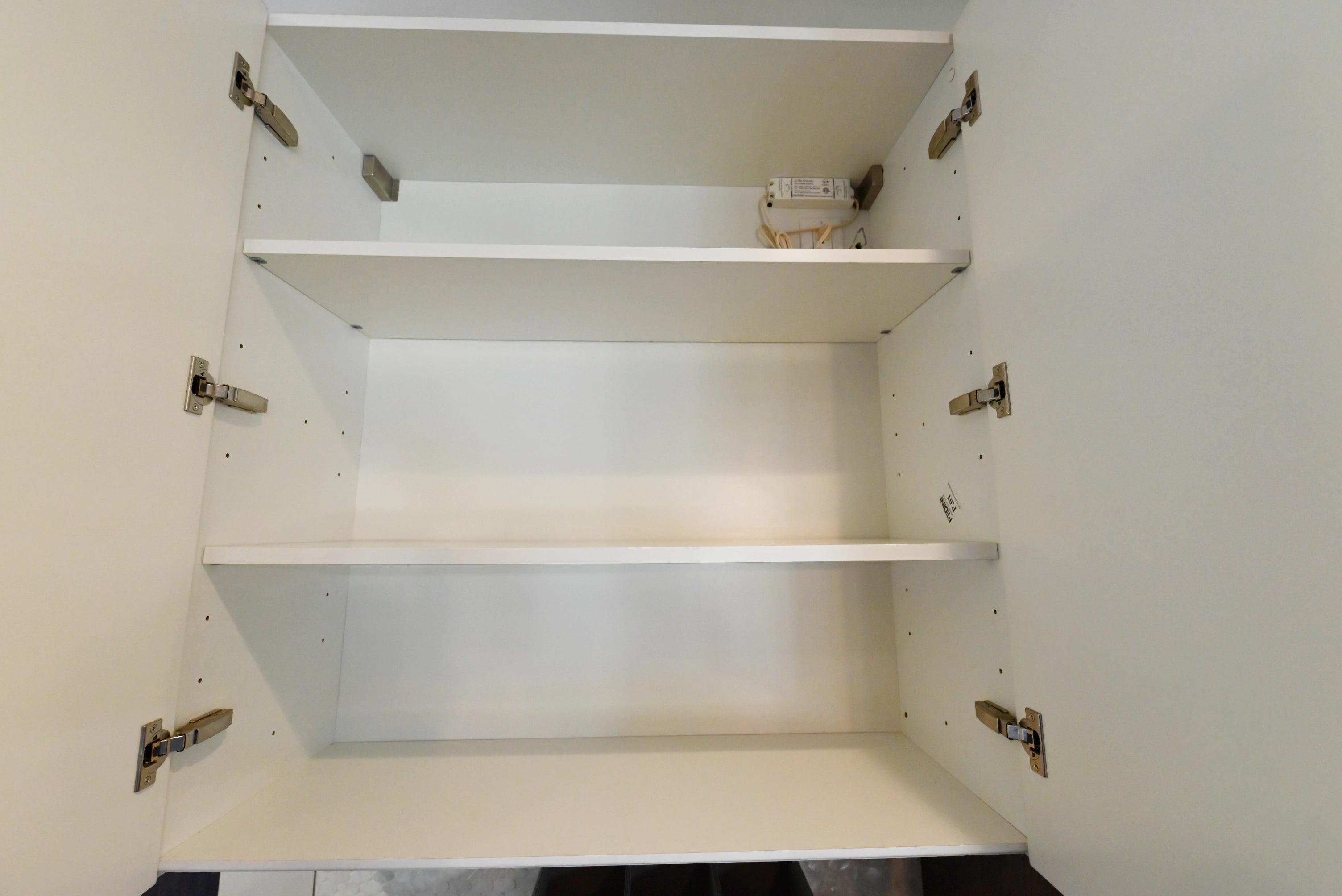 Pedini Luxurious Hot Chocolate Modern Pre-Owned Kitchen