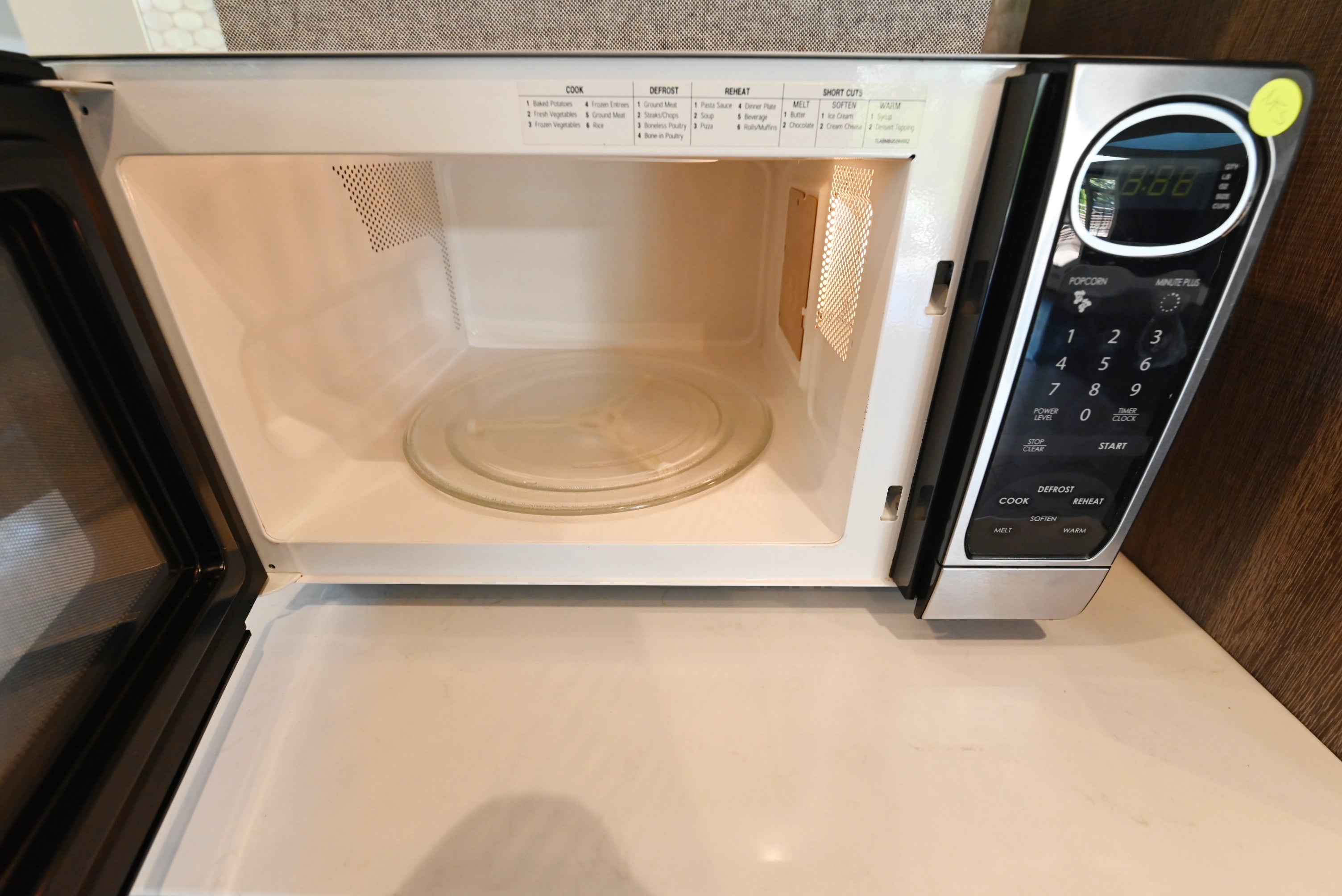 Pedini Luxurious Hot Chocolate Modern Pre-Owned Kitchen