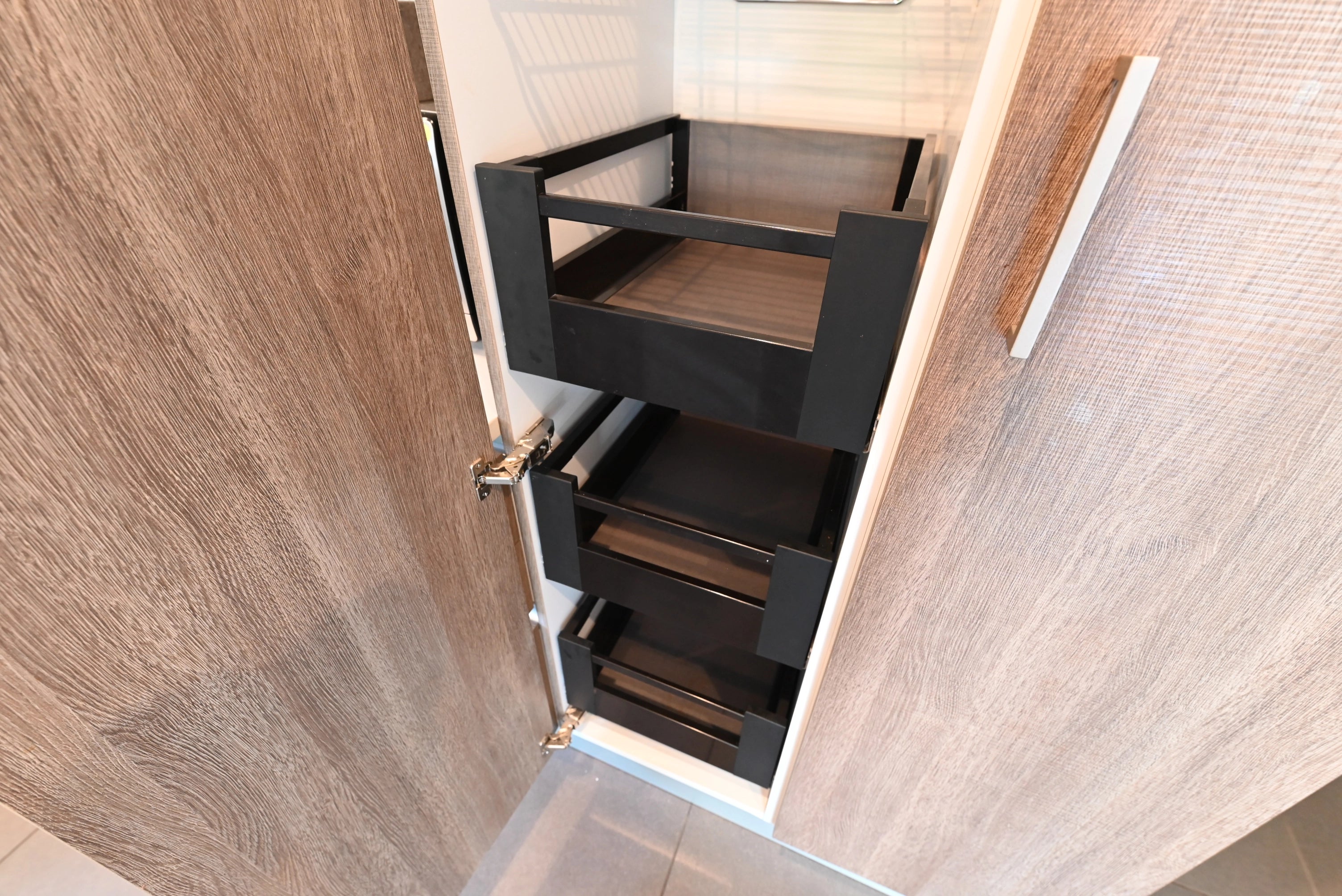 Pedini Luxurious Hot Chocolate Modern Pre-Owned Kitchen