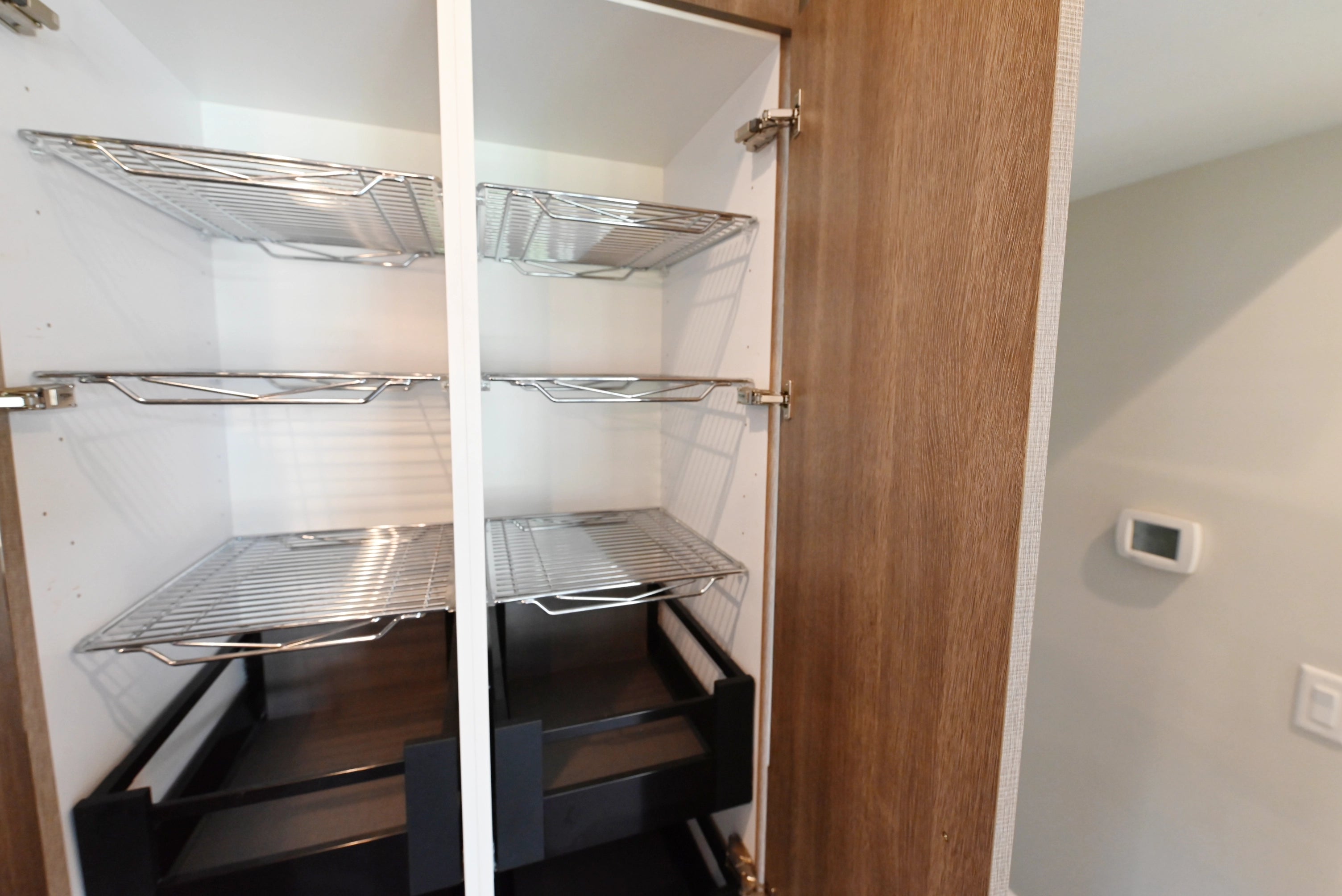 Pedini Luxurious Hot Chocolate Modern Pre-Owned Kitchen