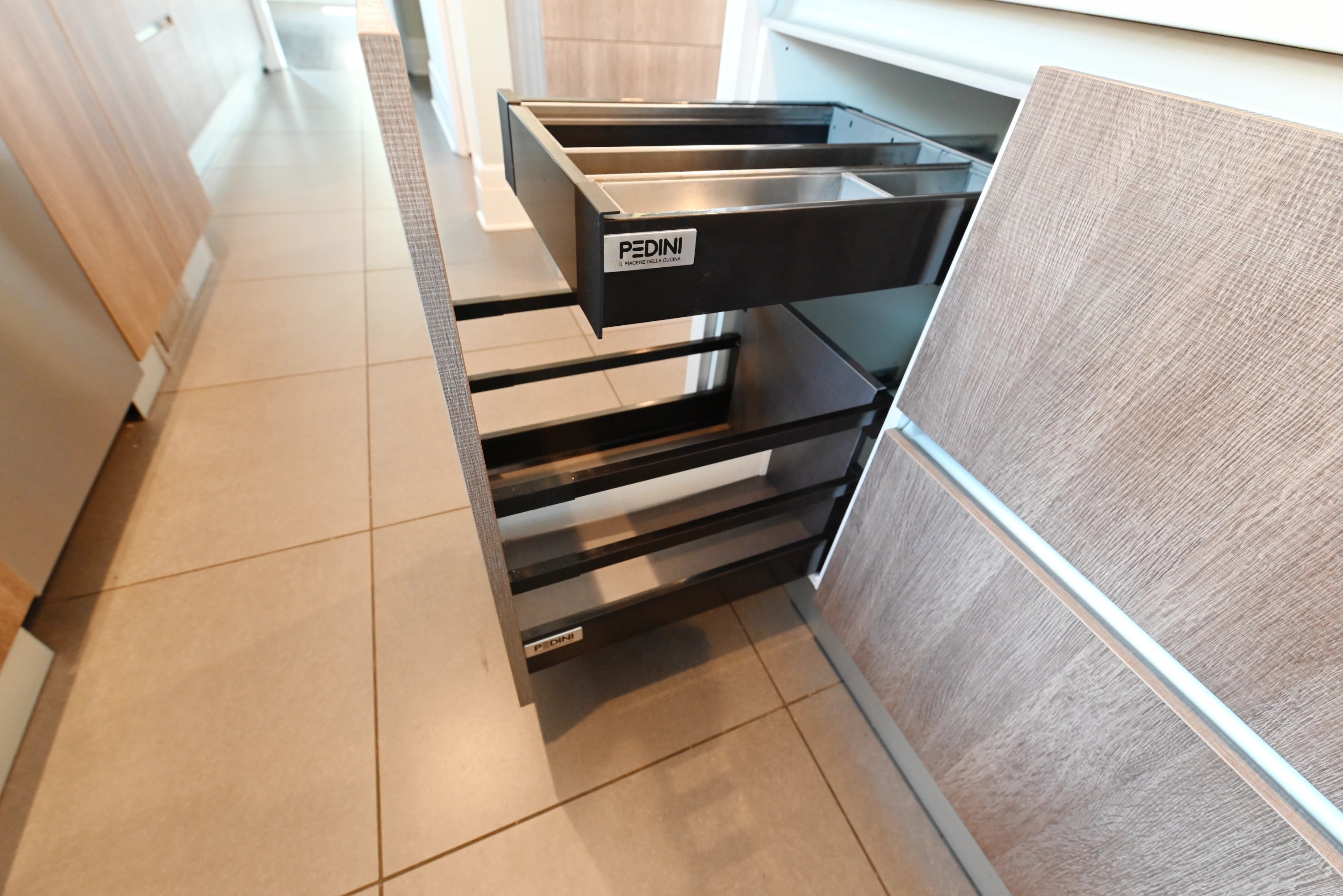 Pedini Luxurious Hot Chocolate Modern Pre-Owned Kitchen