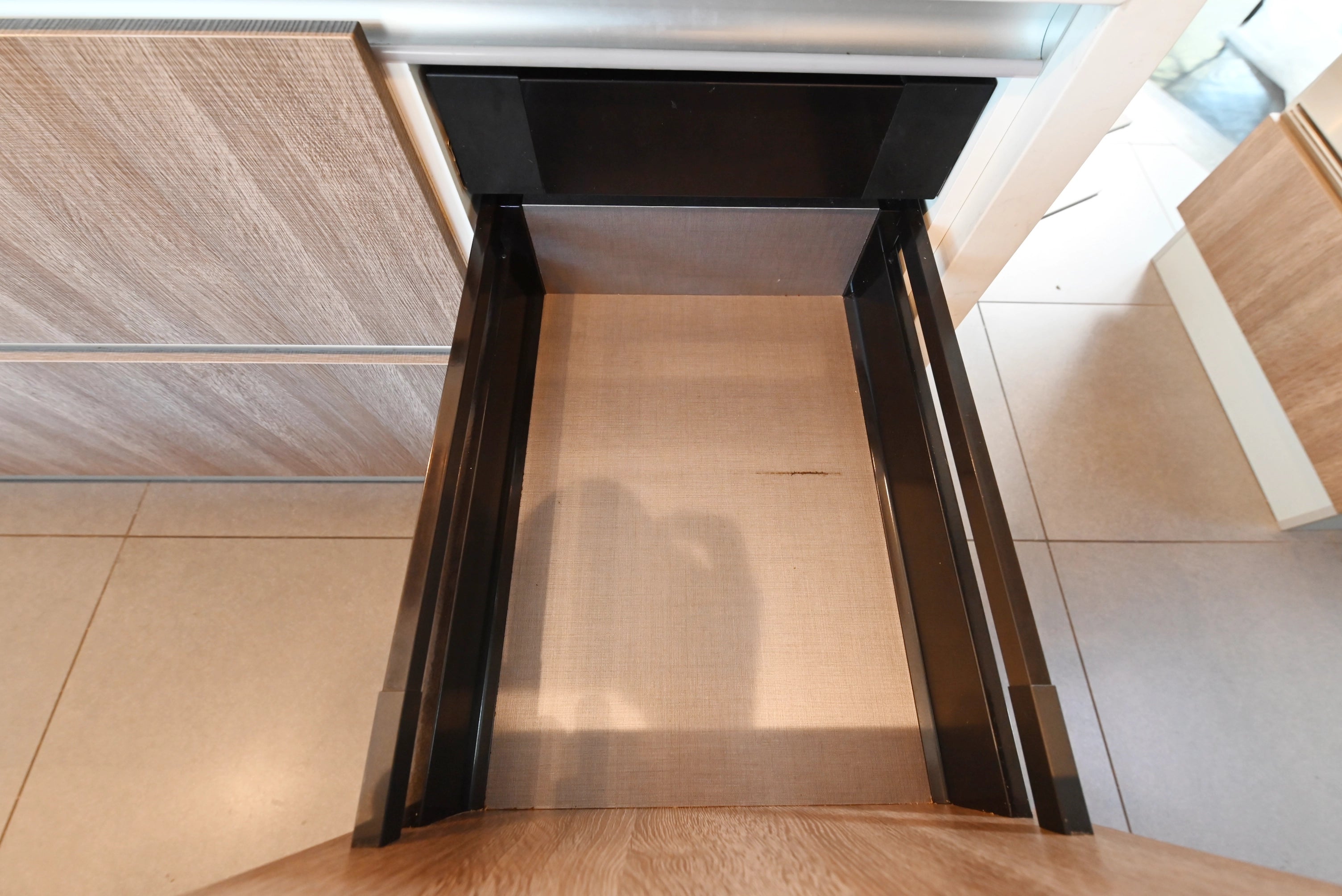 Pedini Luxurious Hot Chocolate Modern Pre-Owned Kitchen