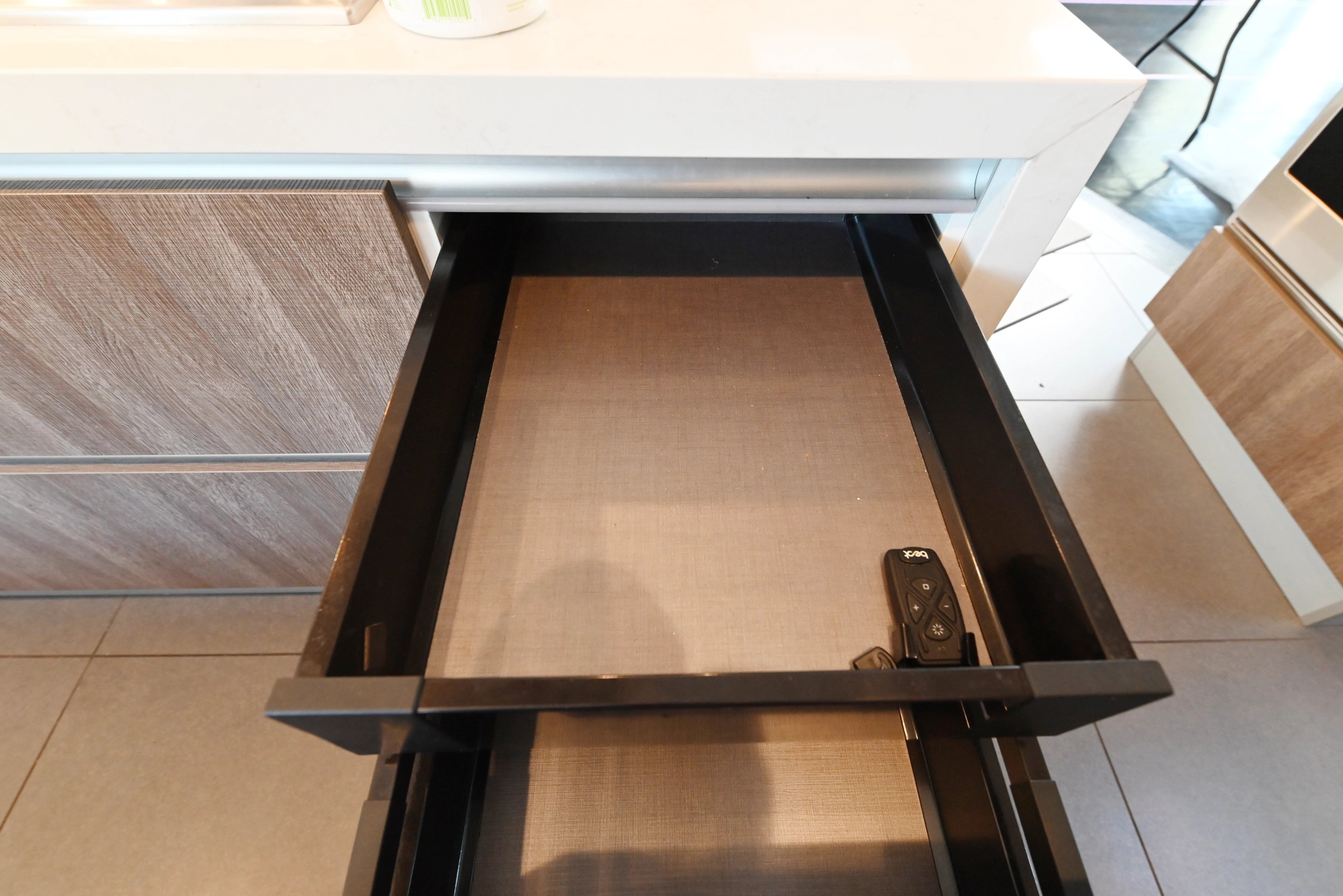 Pedini Luxurious Hot Chocolate Modern Pre-Owned Kitchen