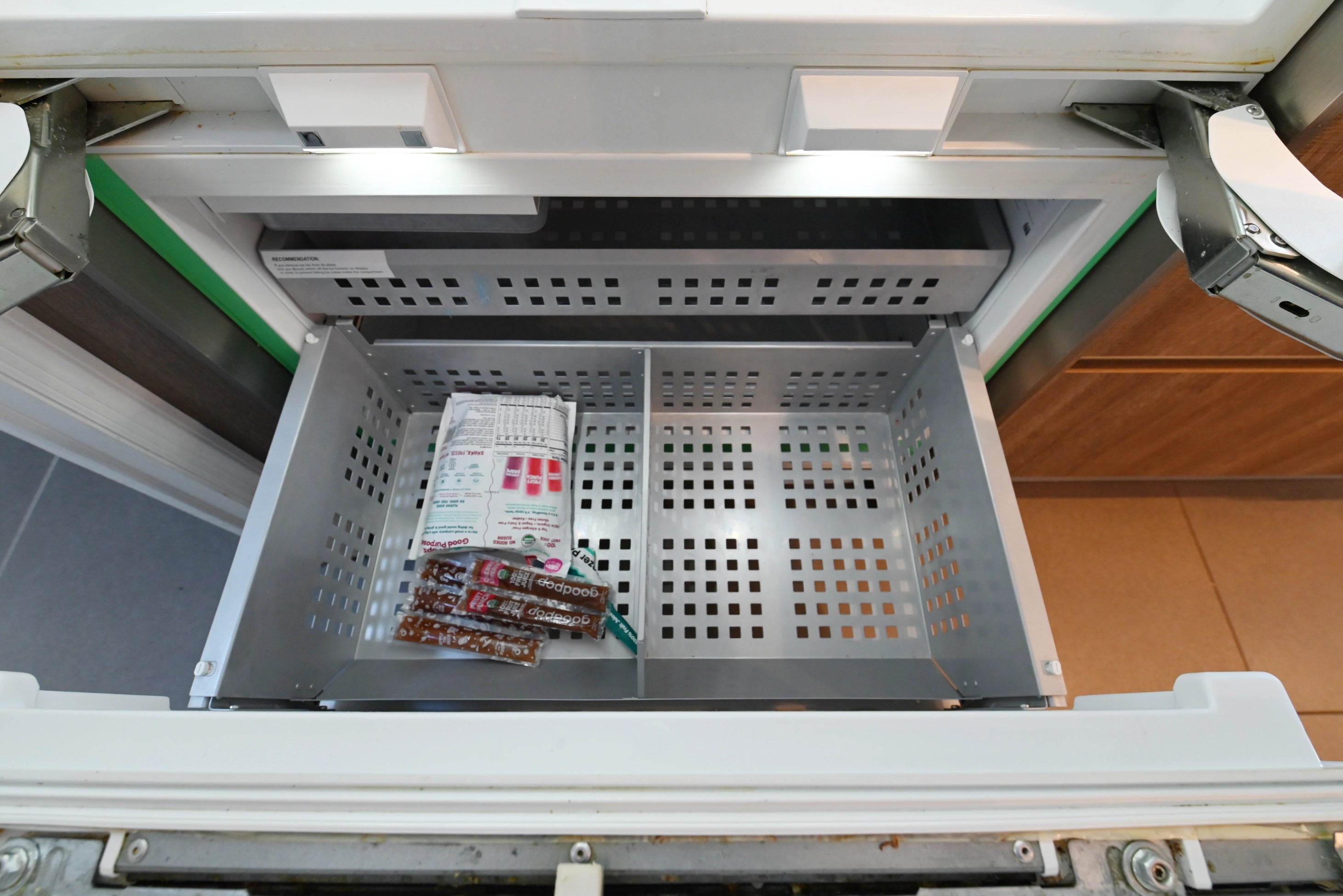 Pedini Luxurious Hot Chocolate Modern Pre-Owned Kitchen