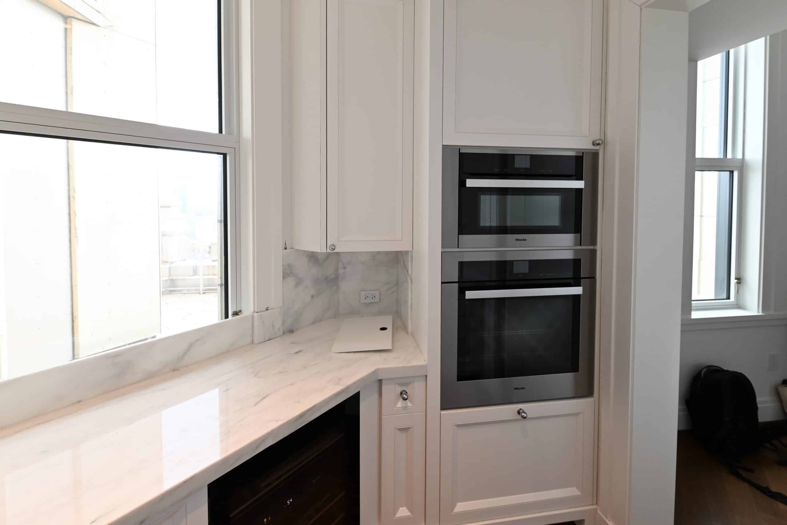 Molteni & C Dada Luxurious Winter Frost Traditional Pre-Owned Kitchen