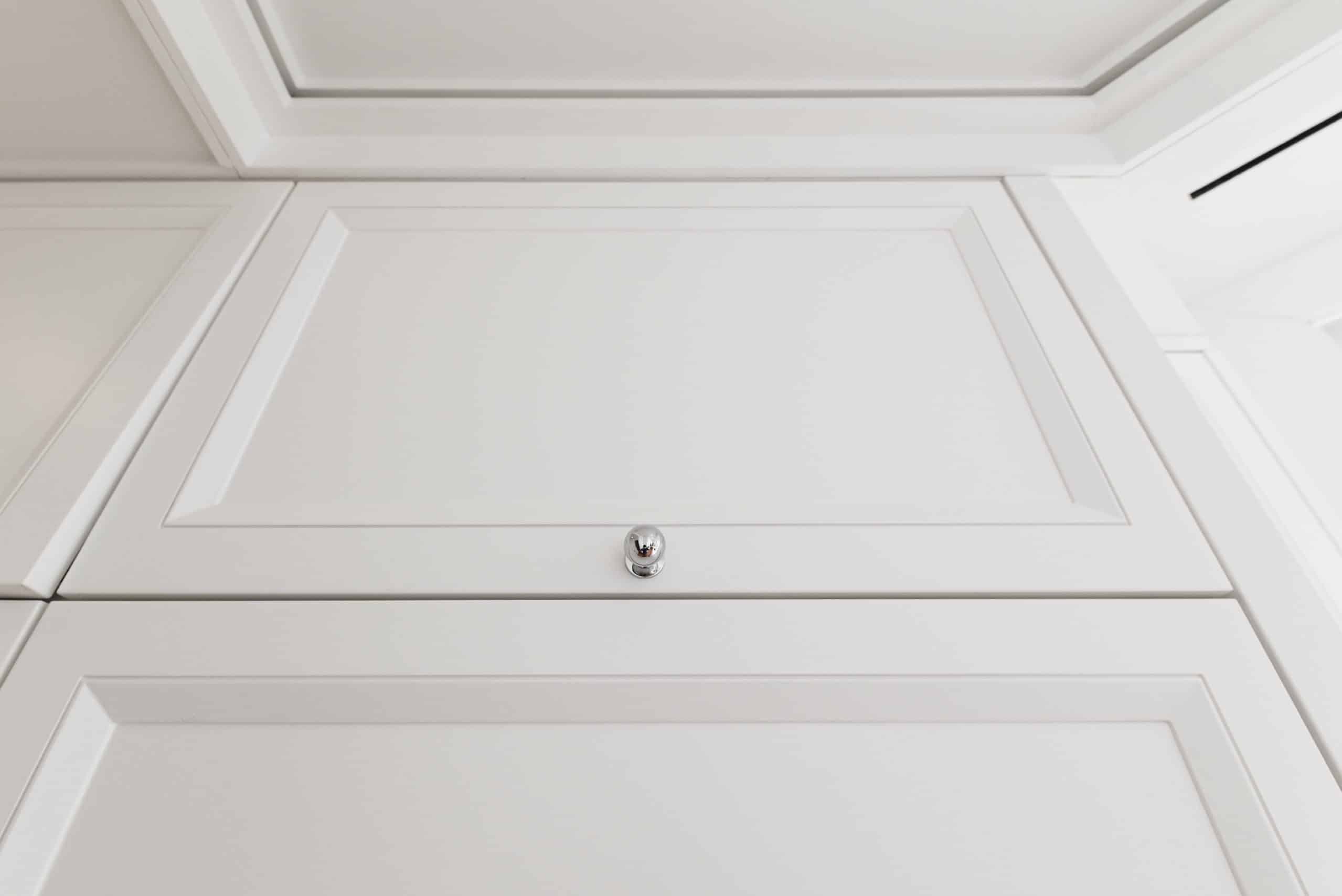 Molteni & C Dada Luxurious Winter Frost Traditional Pre-Owned Kitchen