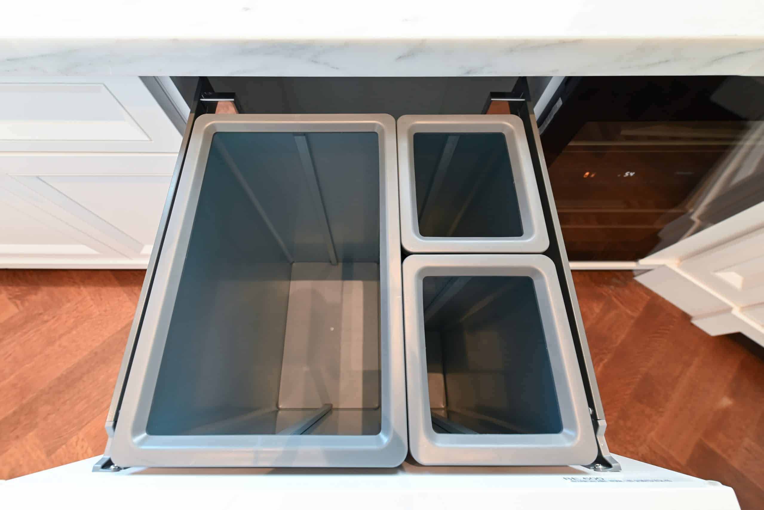 Molteni & C Dada Luxurious Winter Frost Traditional Pre-Owned Kitchen