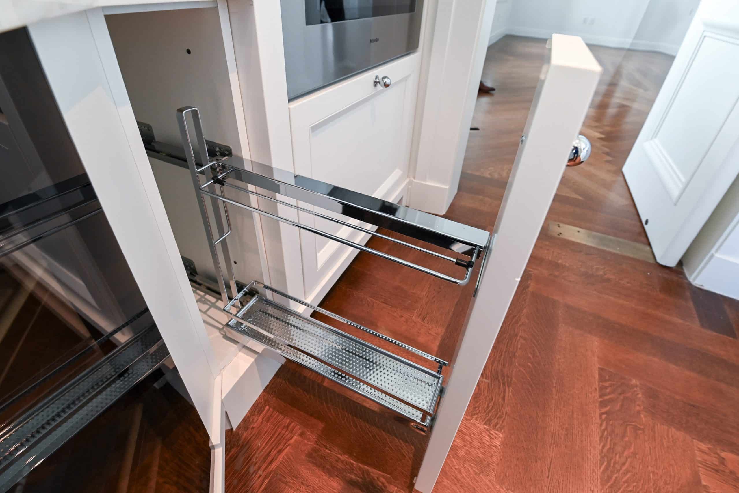 Molteni & C Dada Luxurious Winter Frost Traditional Pre-Owned Kitchen