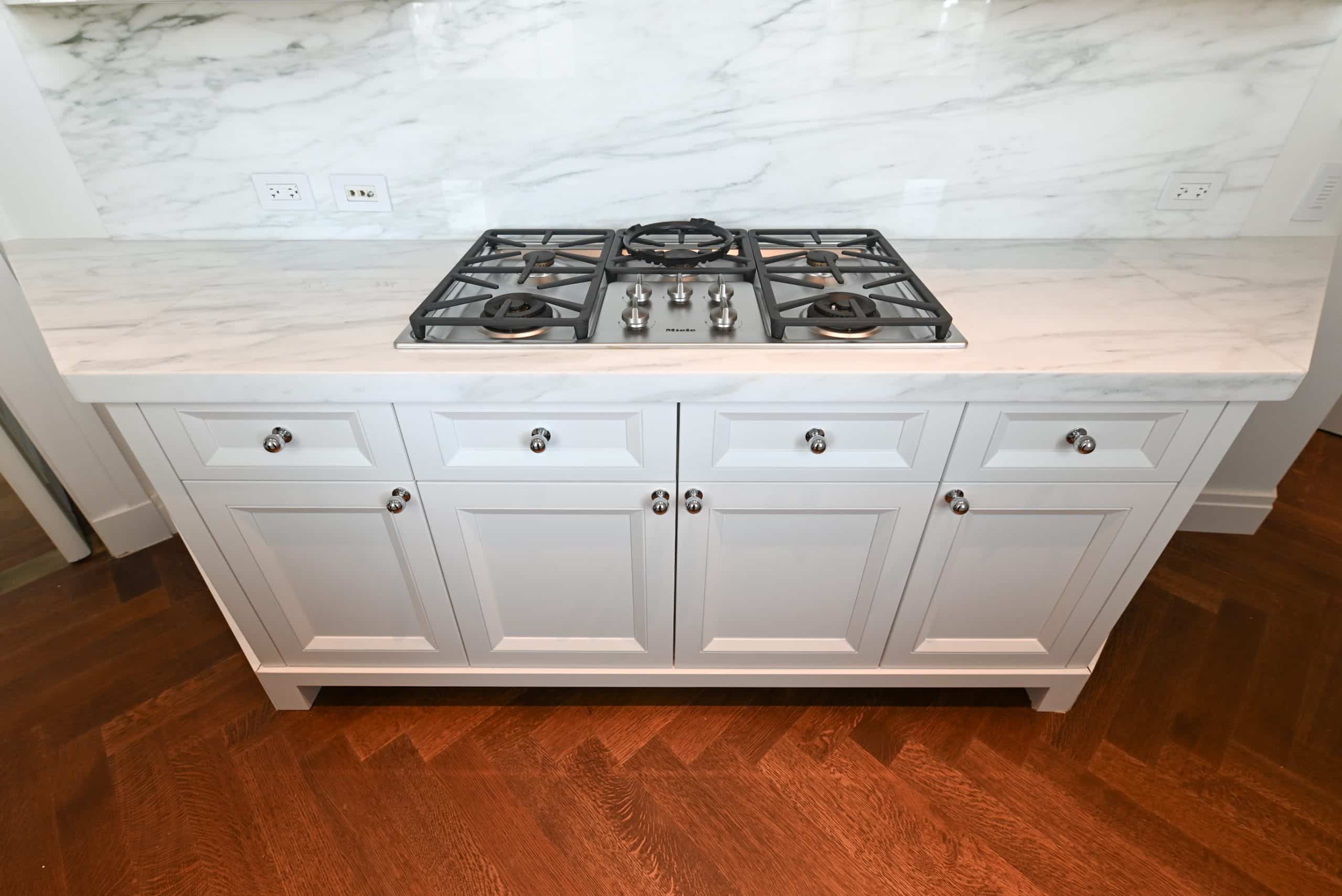 Molteni & C Dada Luxurious Winter Frost Traditional Pre-Owned Kitchen