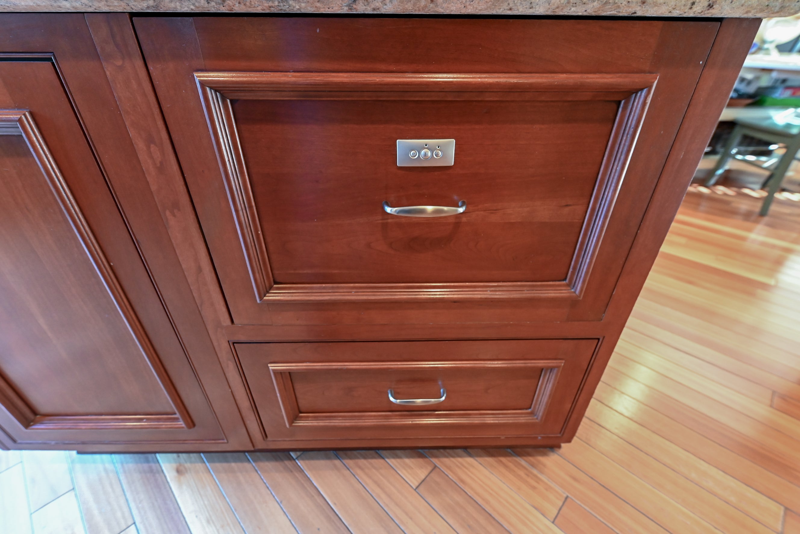 Crystal Cabinetry Terracotta Sunset Traditional Pre-Owned Kitchen W/ Wet Bar