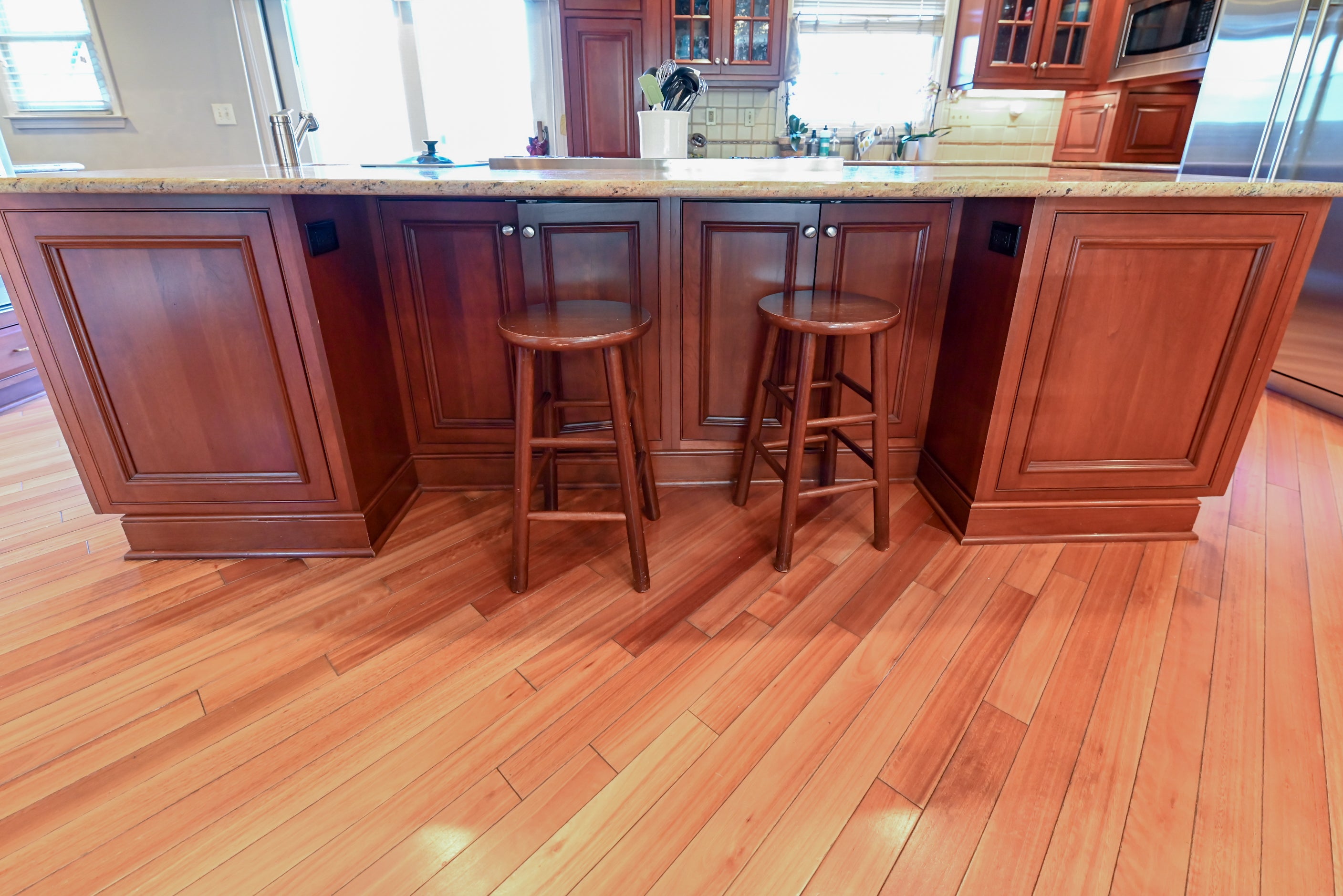 Crystal Cabinetry Terracotta Sunset Traditional Pre-Owned Kitchen W/ Wet Bar