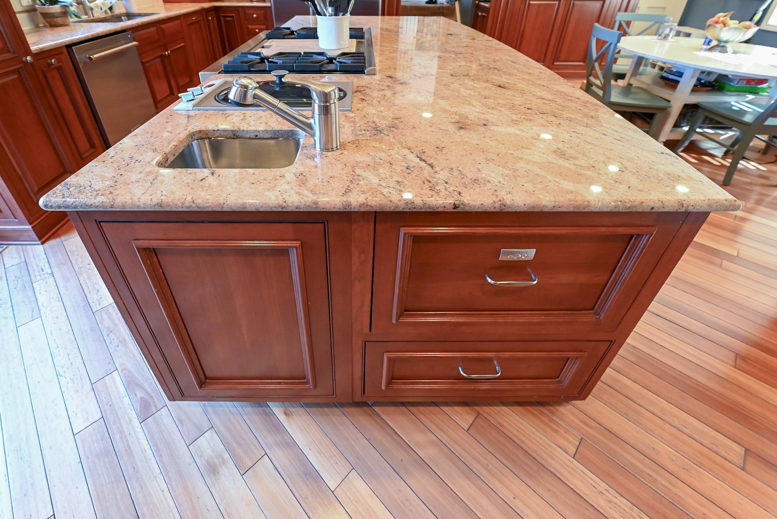 Crystal Cabinetry Terracotta Sunset Traditional Pre-Owned Kitchen W/ Wet Bar