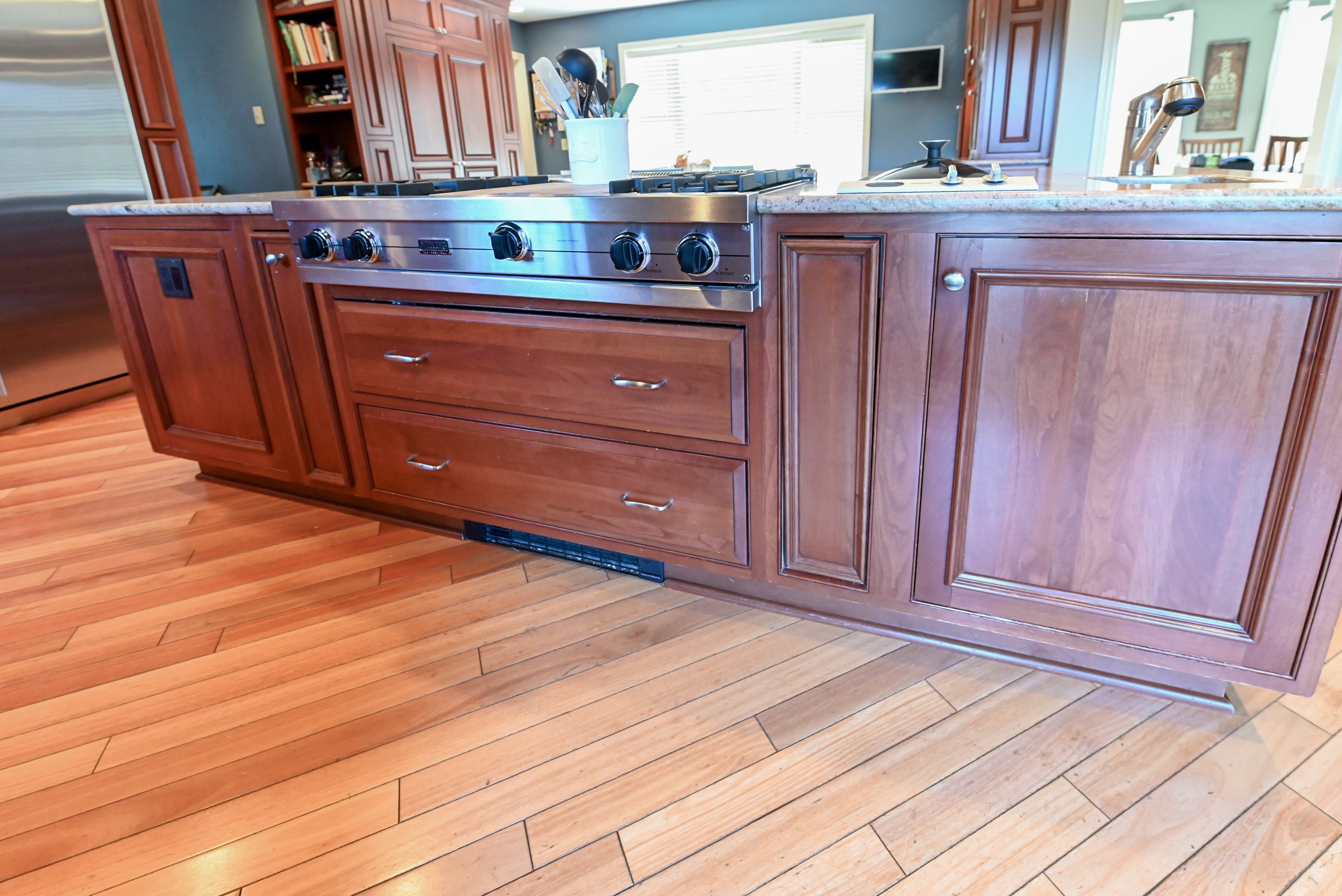 Crystal Cabinetry Terracotta Sunset Traditional Pre-Owned Kitchen W/ Wet Bar