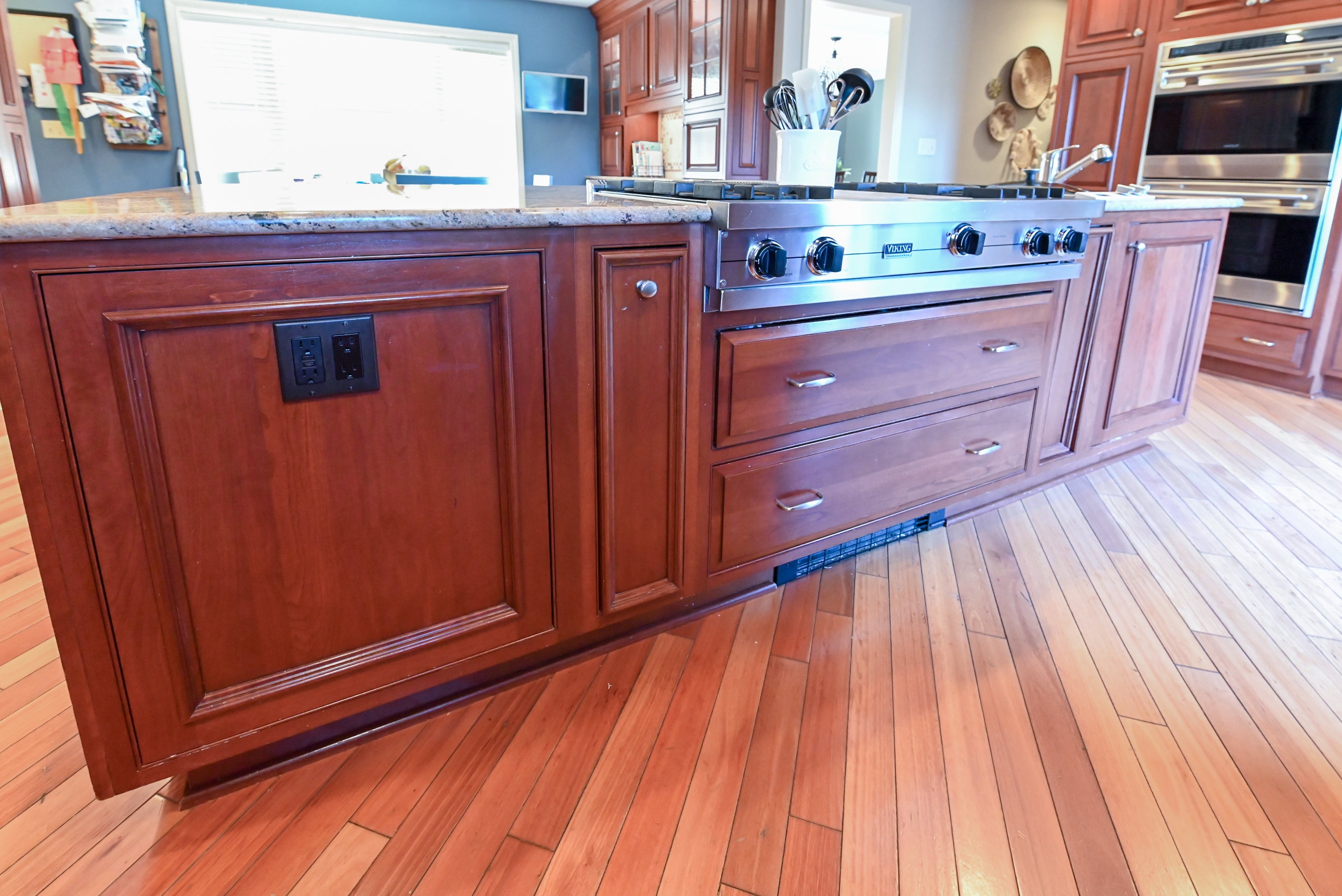 Crystal Cabinetry Terracotta Sunset Traditional Pre-Owned Kitchen W/ Wet Bar