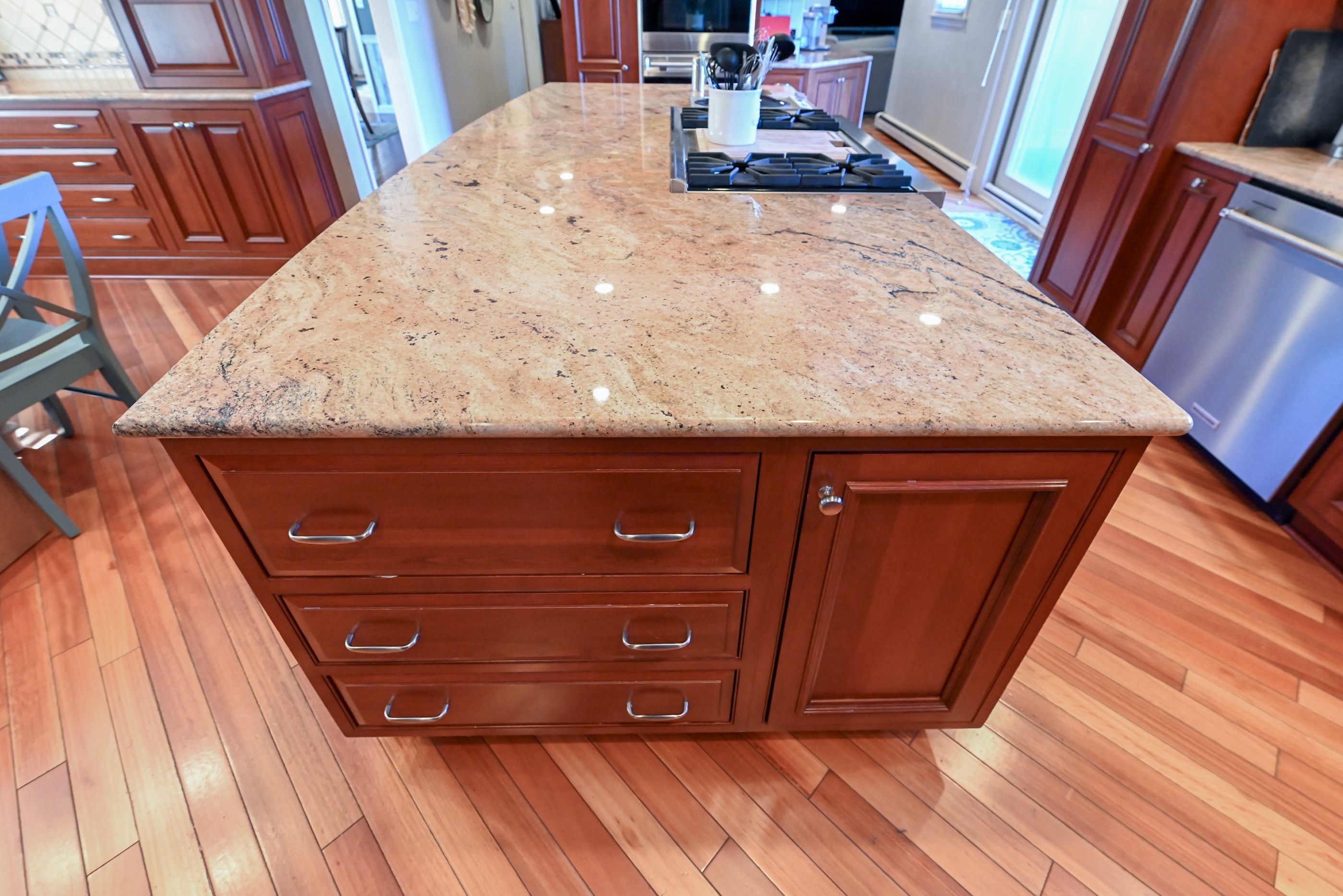 Crystal Cabinetry Terracotta Sunset Traditional Pre-Owned Kitchen W/ Wet Bar