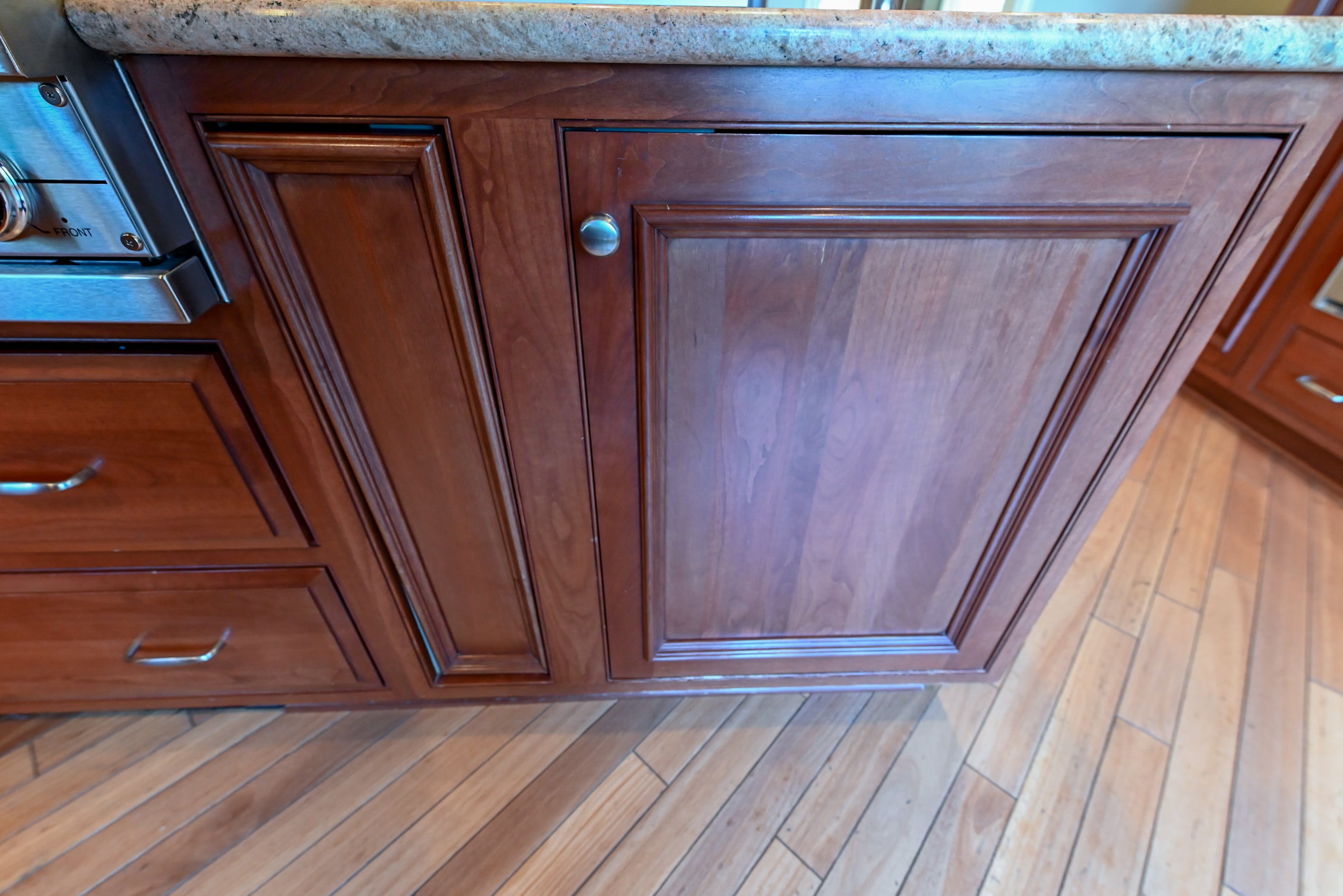 Crystal Cabinetry Terracotta Sunset Traditional Pre-Owned Kitchen W/ Wet Bar