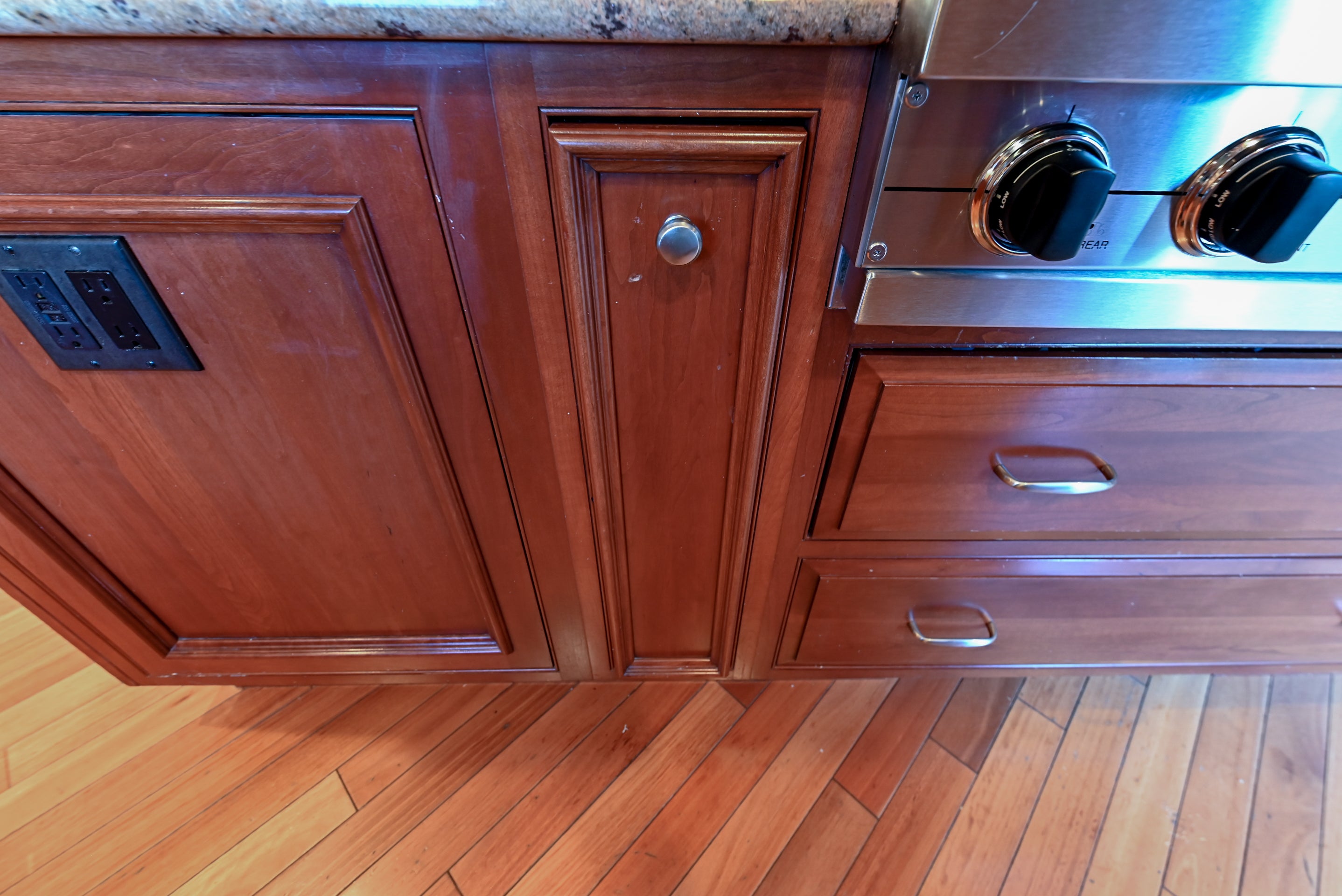 Crystal Cabinetry Terracotta Sunset Traditional Pre-Owned Kitchen W/ Wet Bar