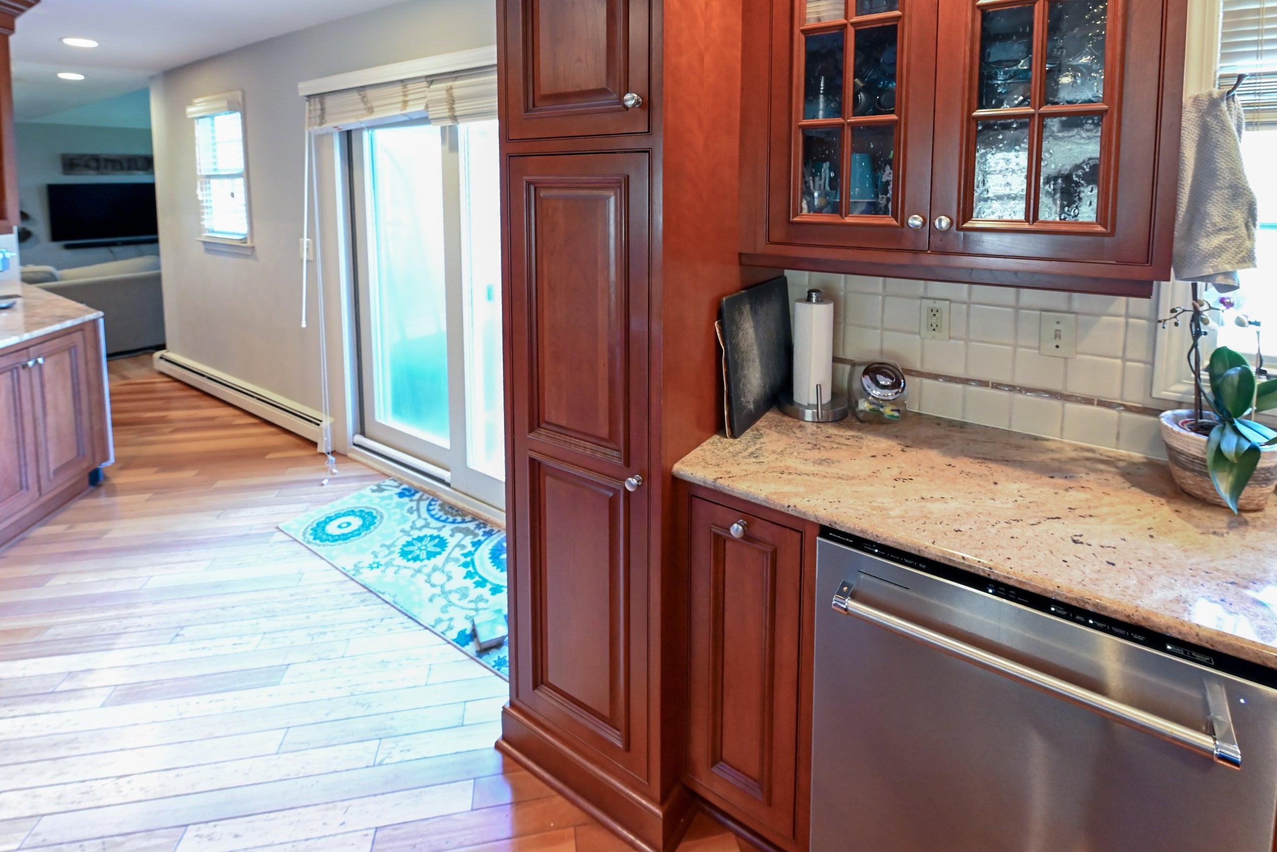 Crystal Cabinetry Terracotta Sunset Traditional Pre-Owned Kitchen W/ Wet Bar