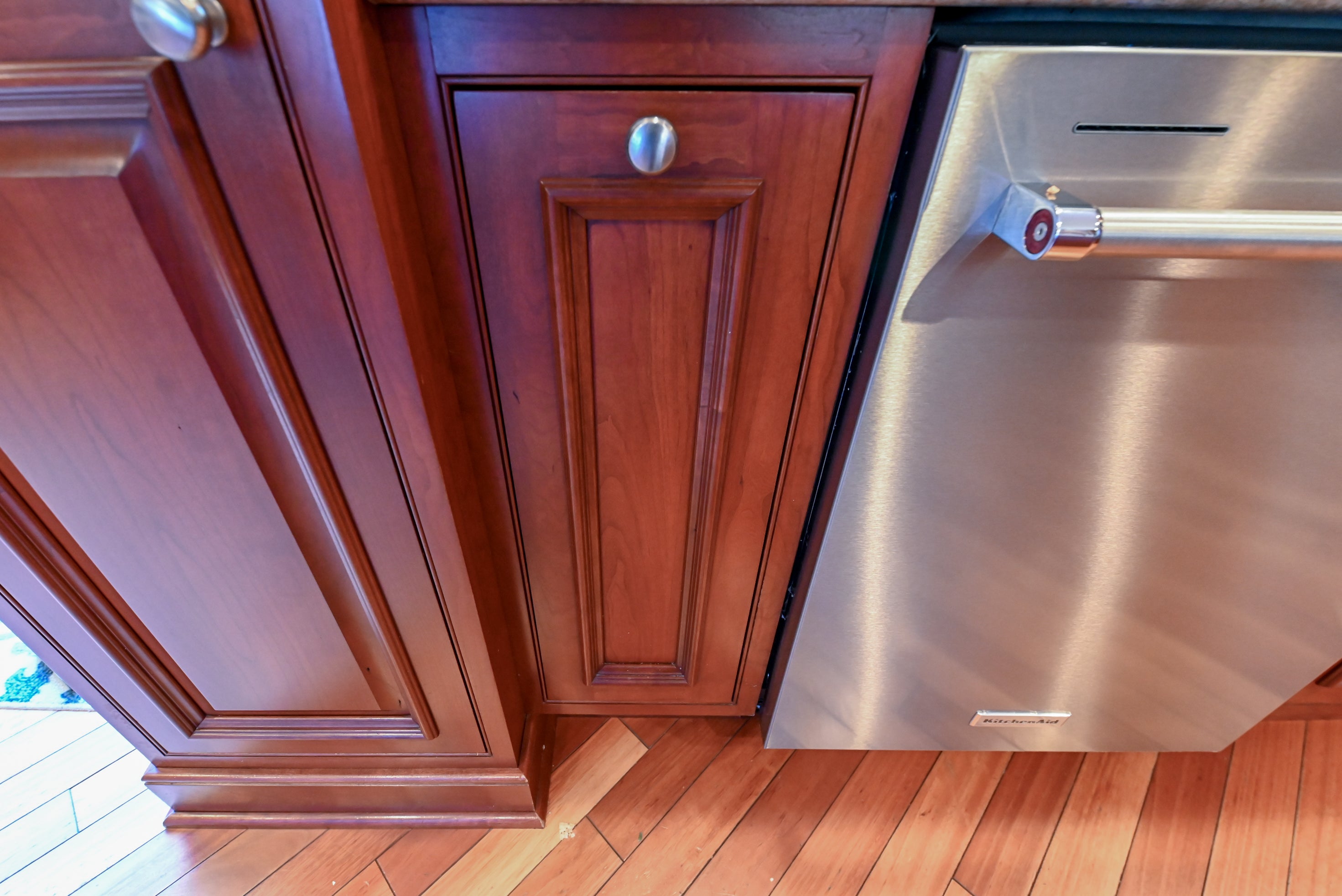 Crystal Cabinetry Terracotta Sunset Traditional Pre-Owned Kitchen W/ Wet Bar