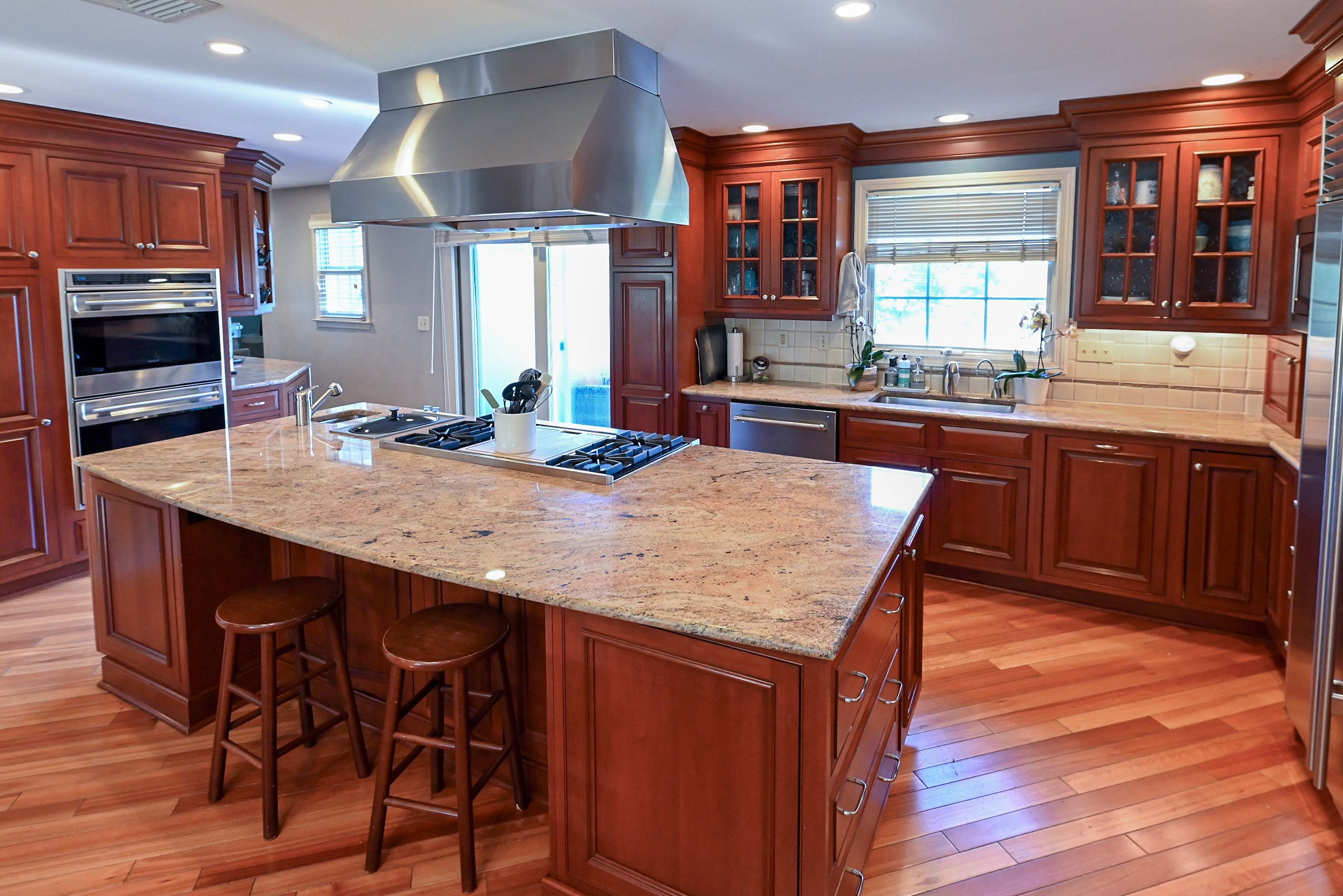 Crystal Cabinetry Terracotta Sunset Traditional Pre-Owned Kitchen W/ Wet Bar