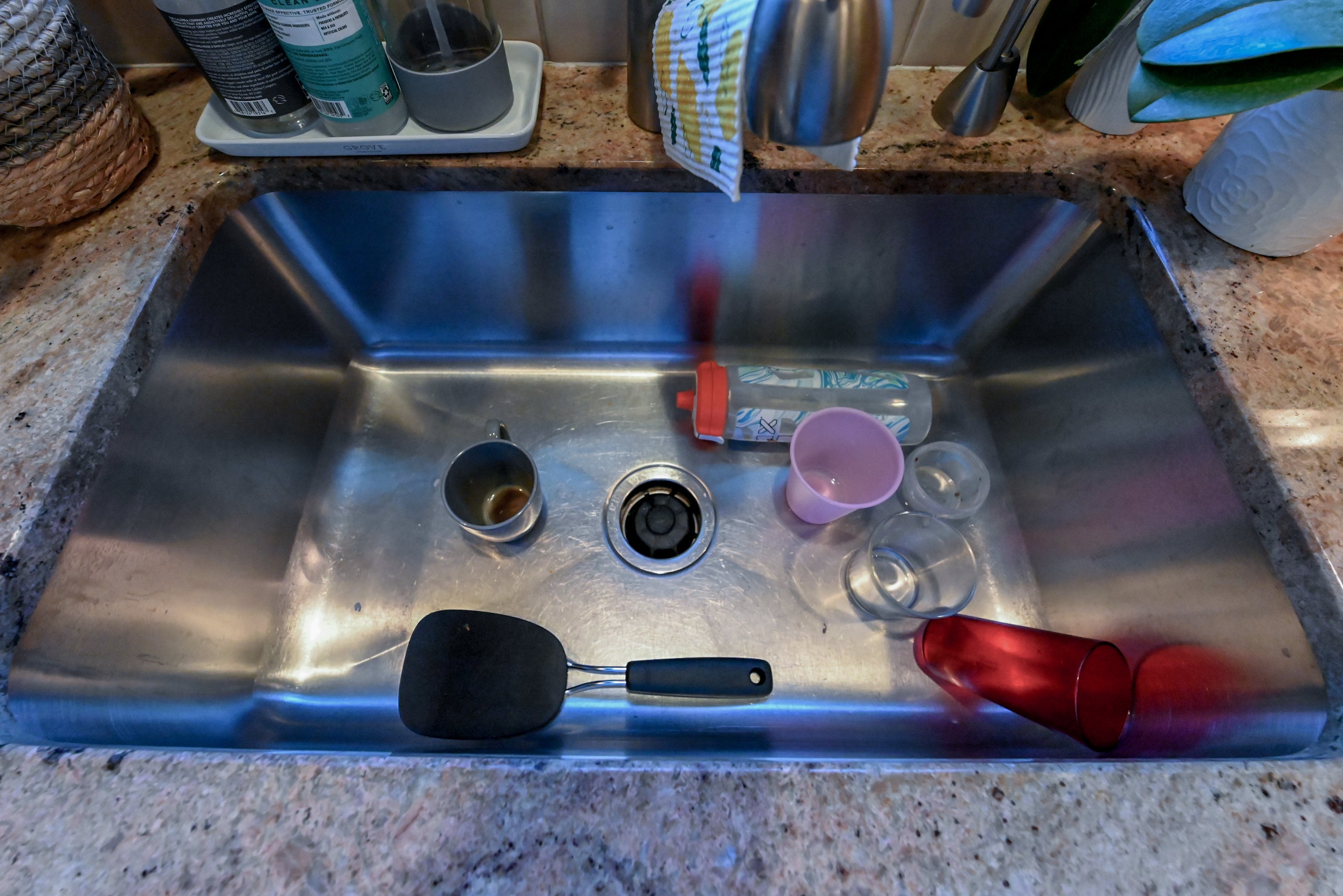 Crystal Cabinetry Terracotta Sunset Traditional Pre-Owned Kitchen W/ Wet Bar