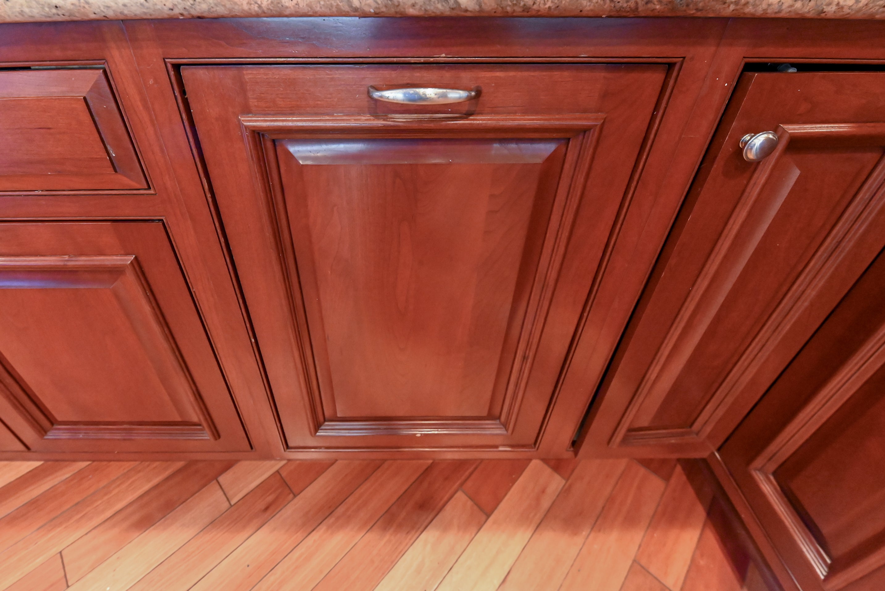 Crystal Cabinetry Terracotta Sunset Traditional Pre-Owned Kitchen W/ Wet Bar