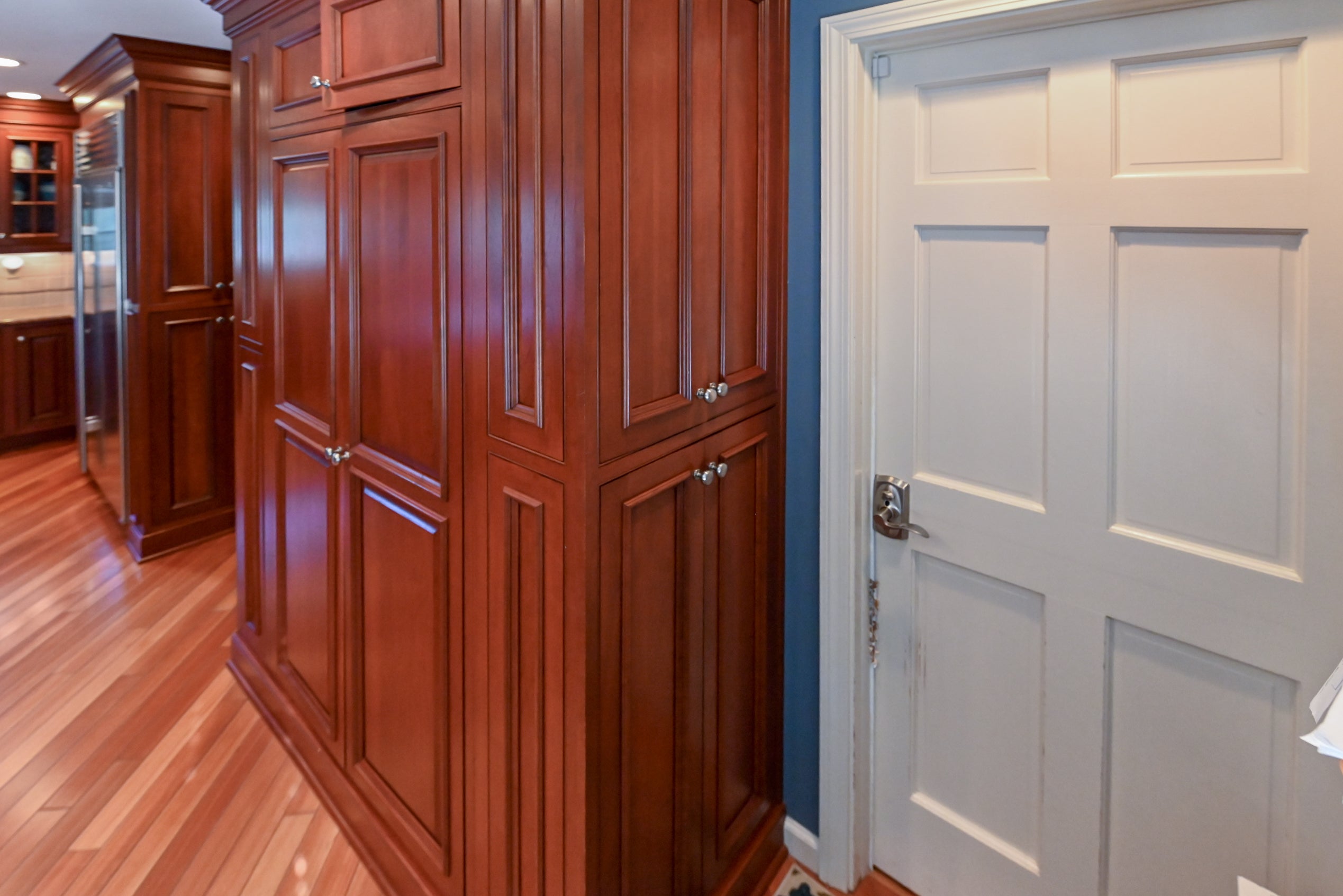 Crystal Cabinetry Terracotta Sunset Traditional Pre-Owned Kitchen W/ Wet Bar