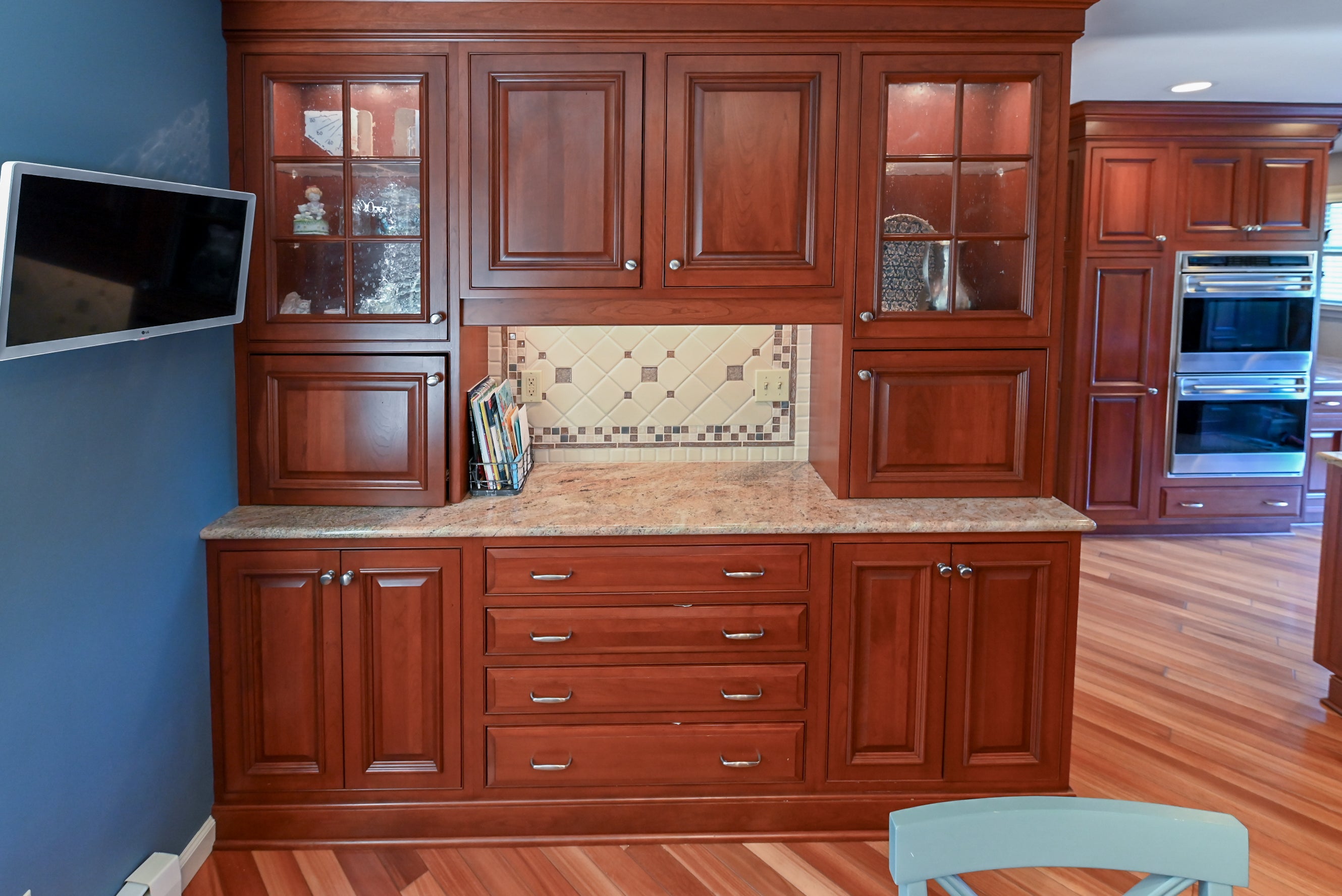 Crystal Cabinetry Terracotta Sunset Traditional Pre-Owned Kitchen W/ Wet Bar