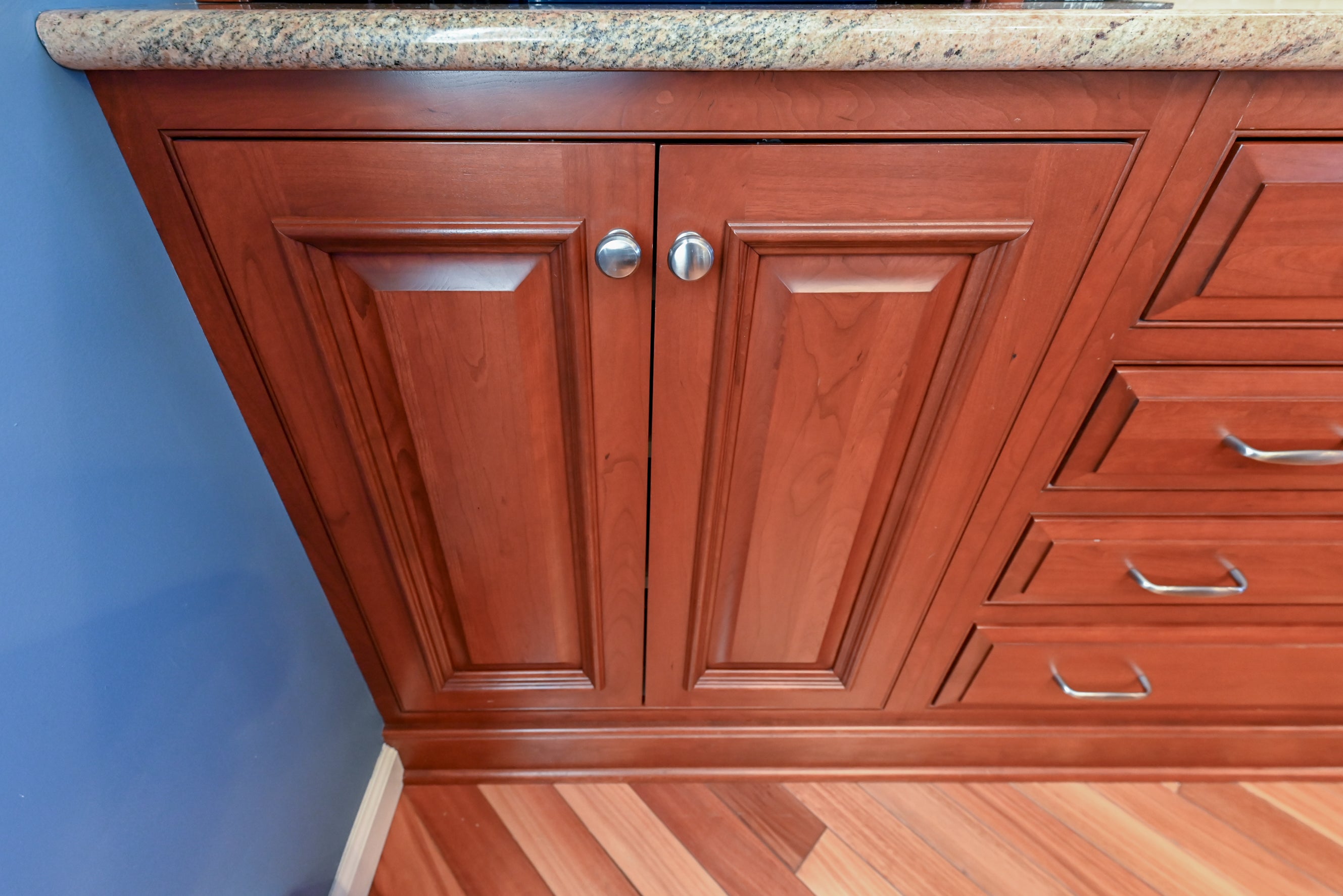 Crystal Cabinetry Terracotta Sunset Traditional Pre-Owned Kitchen W/ Wet Bar