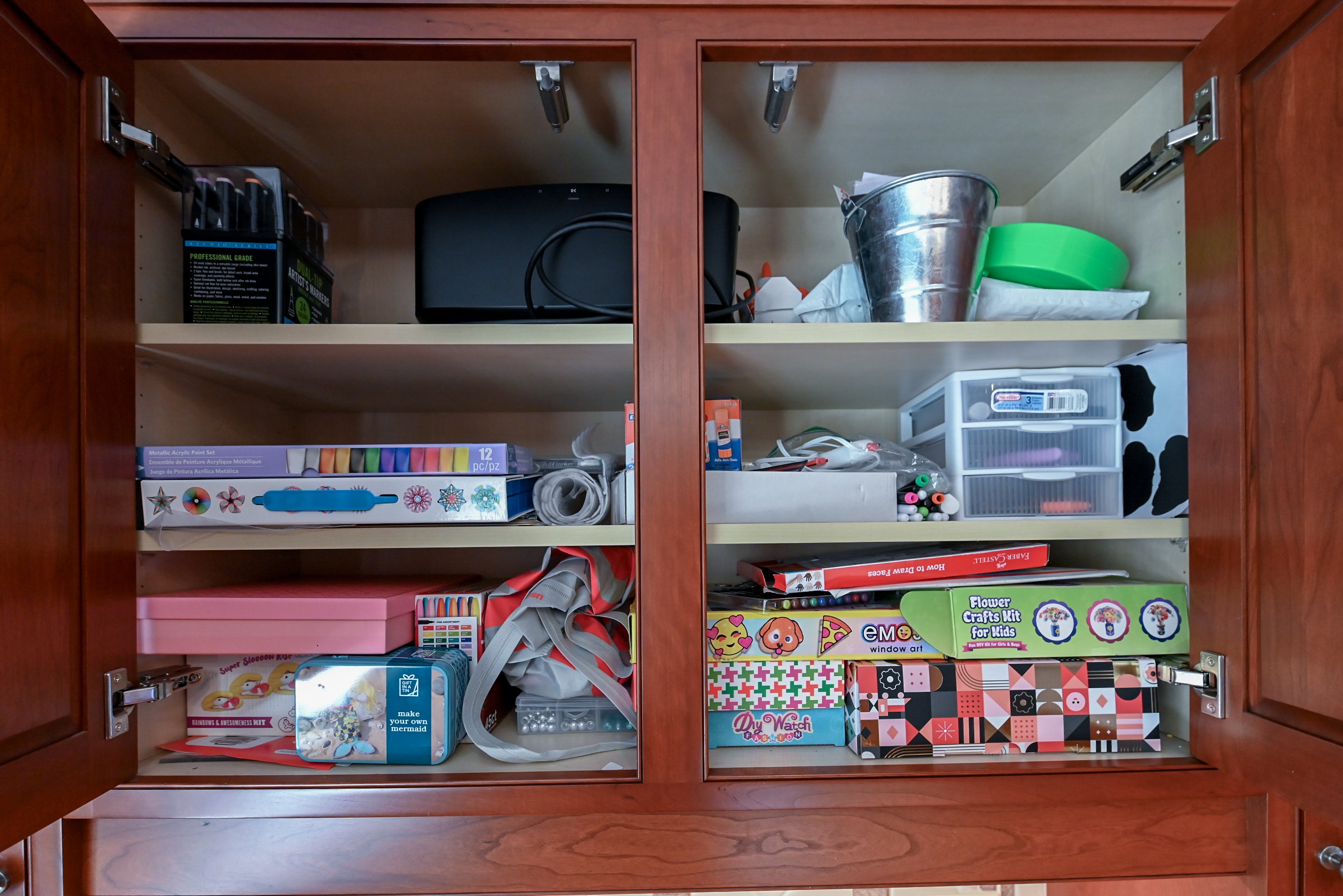 Crystal Cabinetry Terracotta Sunset Traditional Pre-Owned Kitchen W/ Wet Bar