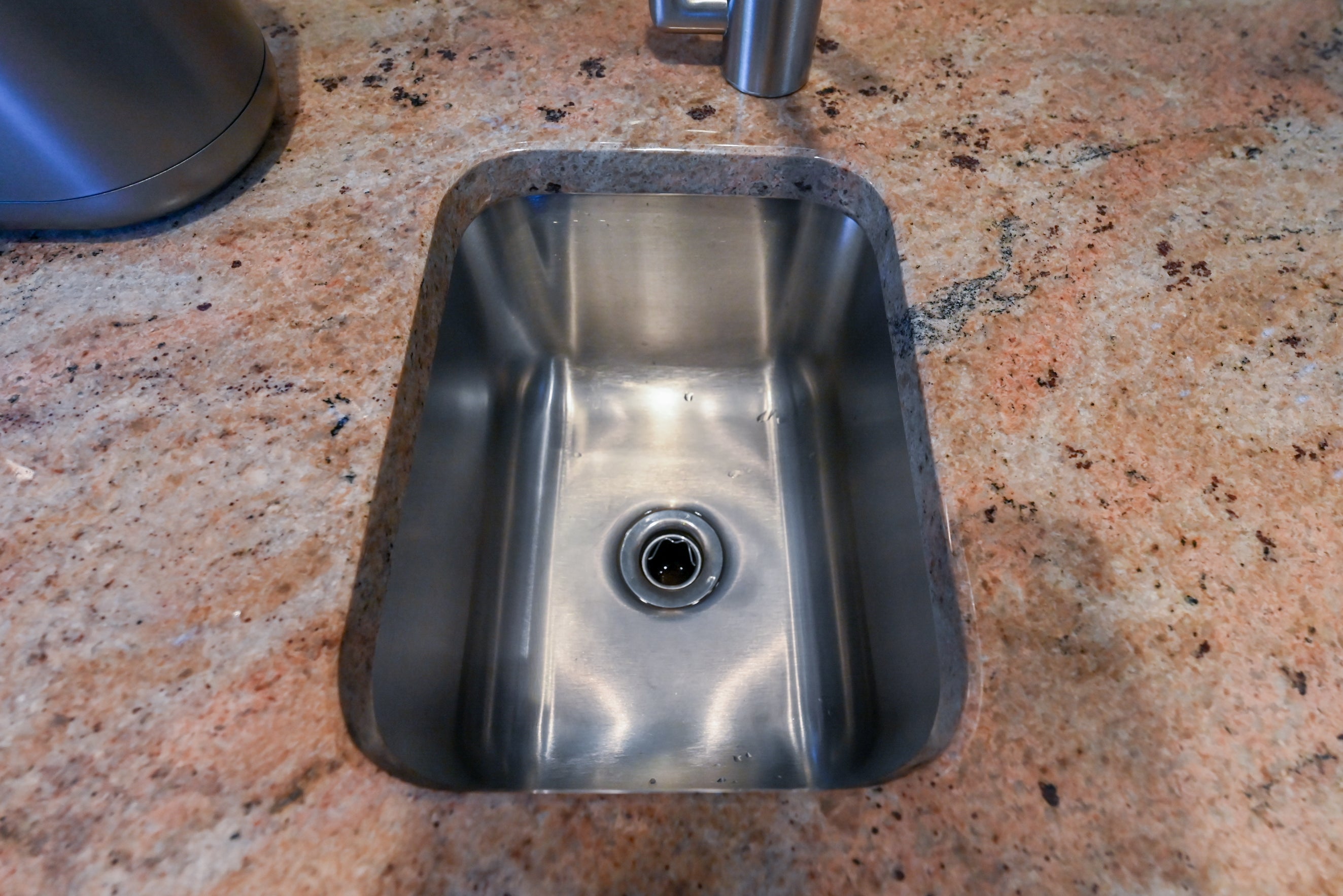 Crystal Cabinetry Terracotta Sunset Traditional Pre-Owned Kitchen W/ Wet Bar