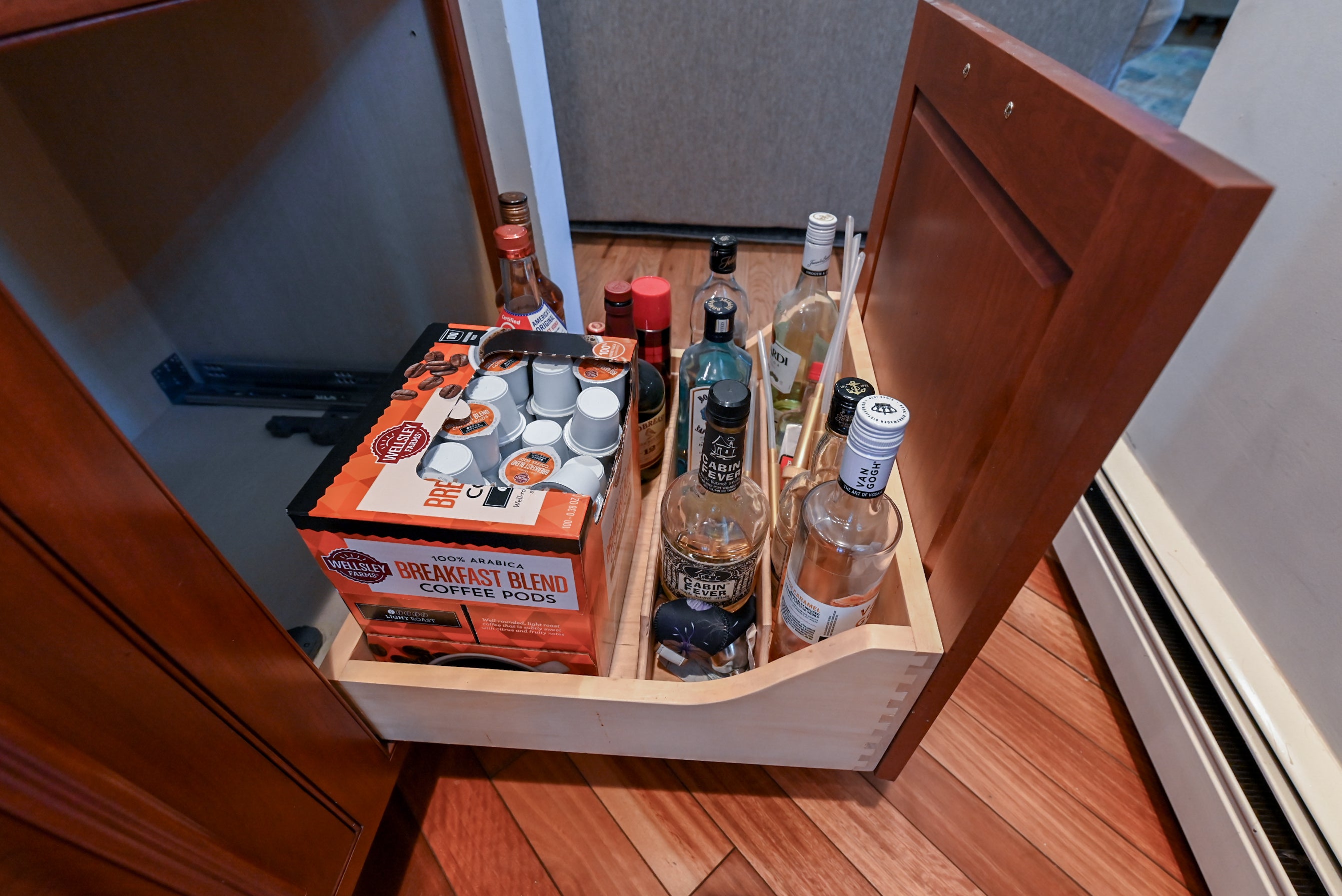 Crystal Cabinetry Terracotta Sunset Traditional Pre-Owned Kitchen W/ Wet Bar