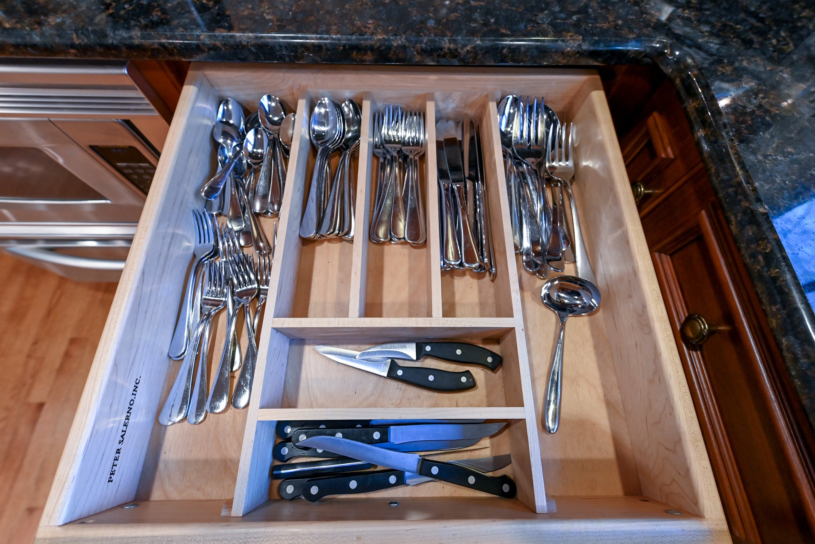 Peter Salerno English Toffee Traditional Pre-Owned Kitchen