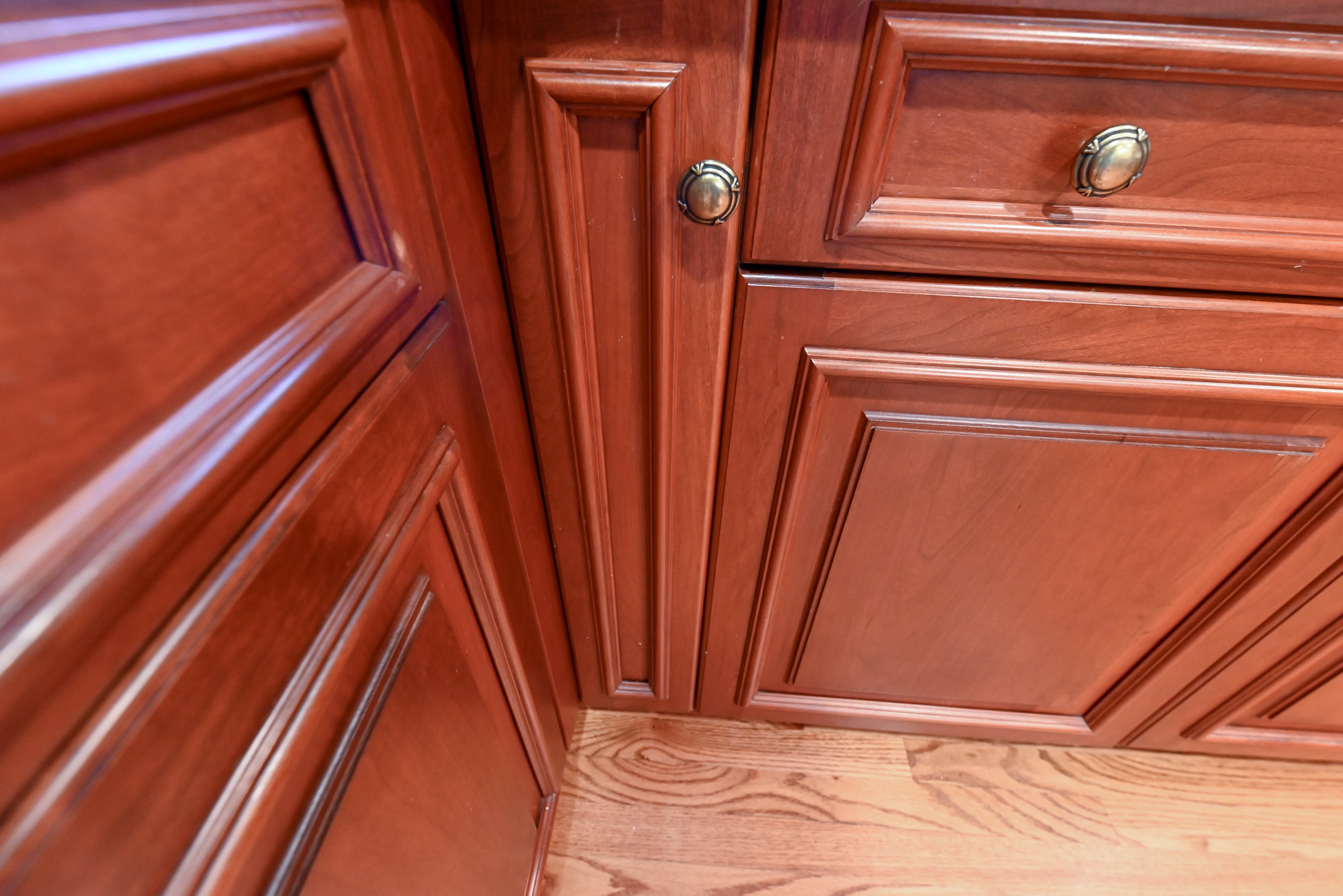 Peter Salerno English Toffee Traditional Pre-Owned Kitchen