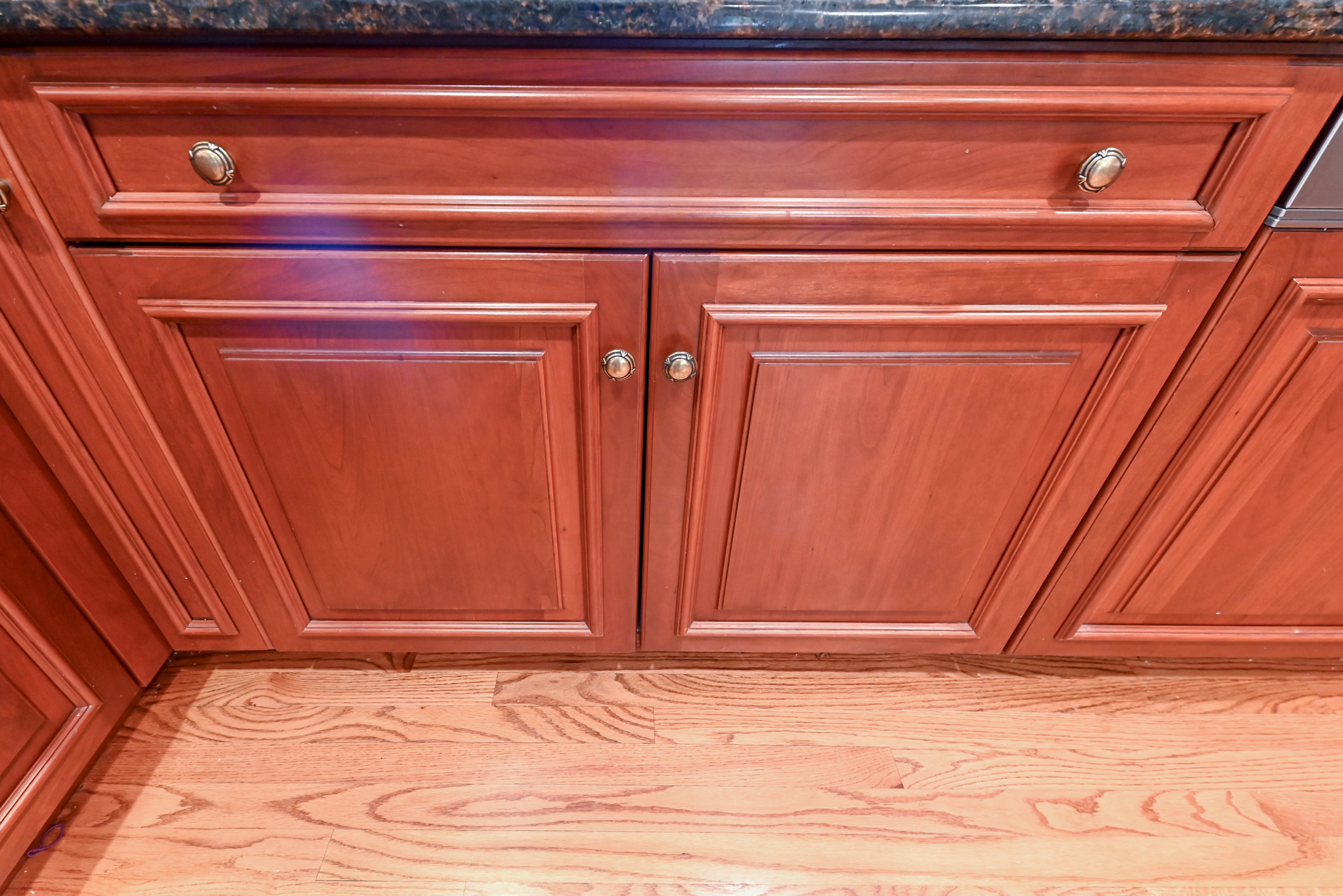 Peter Salerno English Toffee Traditional Pre-Owned Kitchen