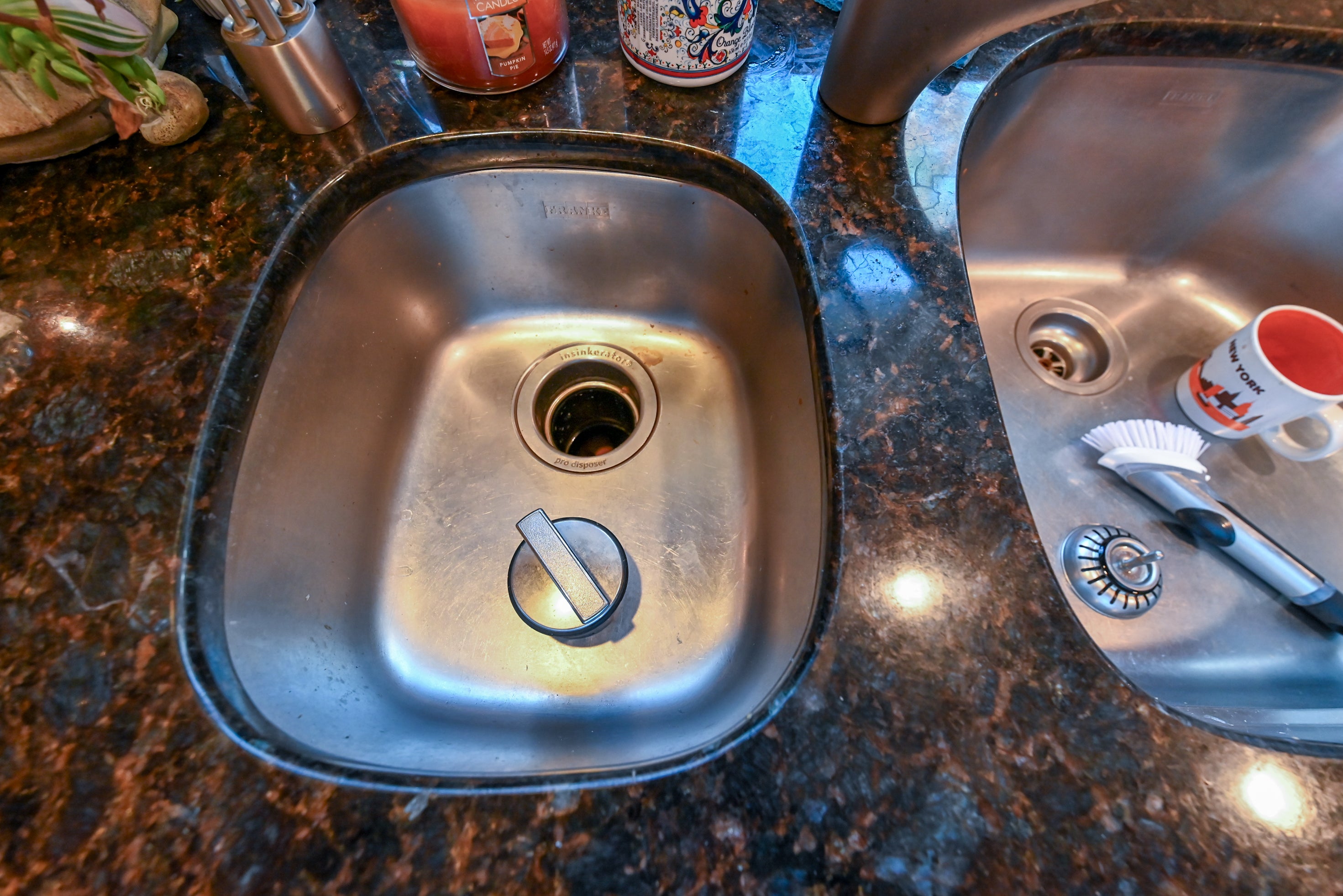 Peter Salerno English Toffee Traditional Pre-Owned Kitchen