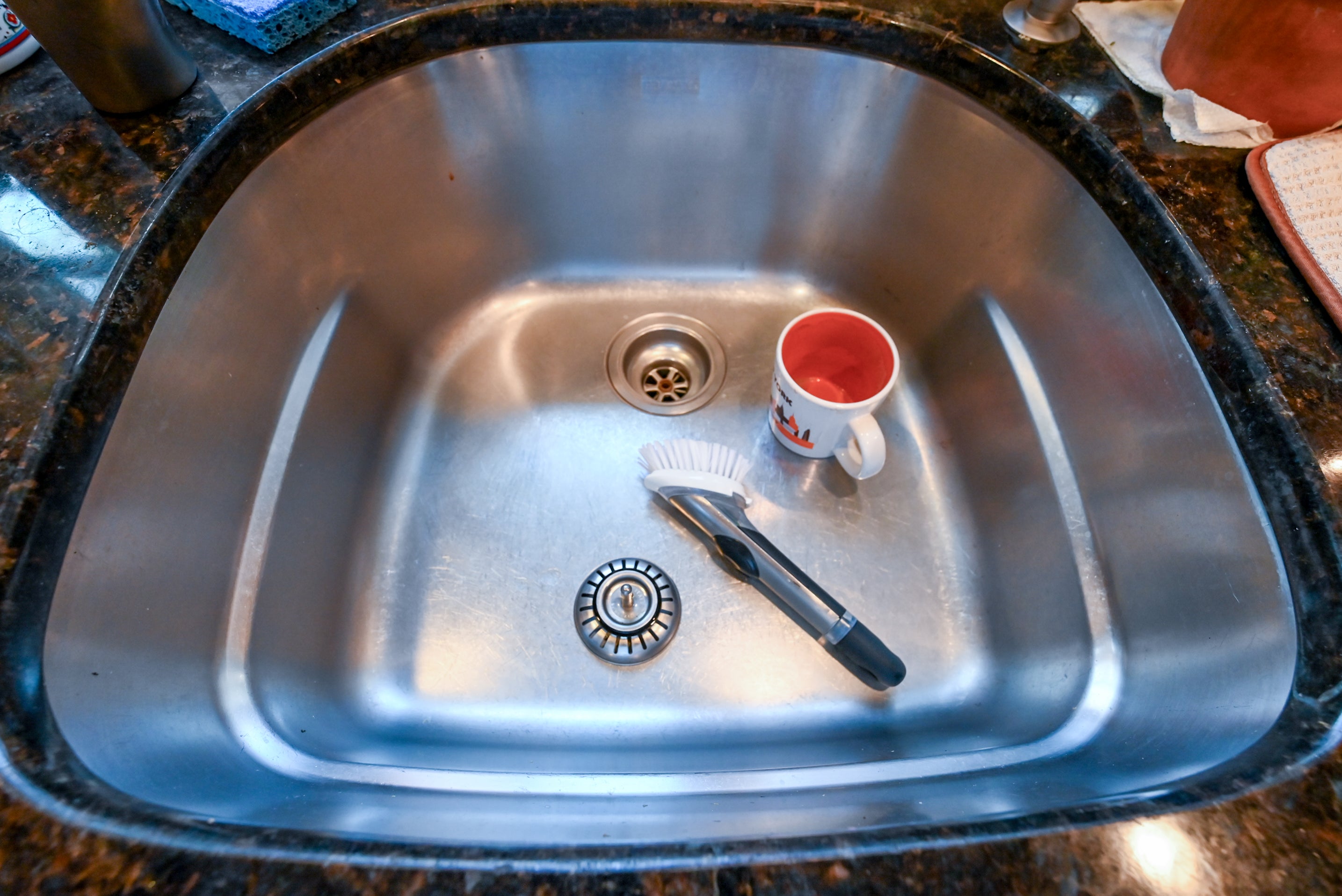 Peter Salerno English Toffee Traditional Pre-Owned Kitchen