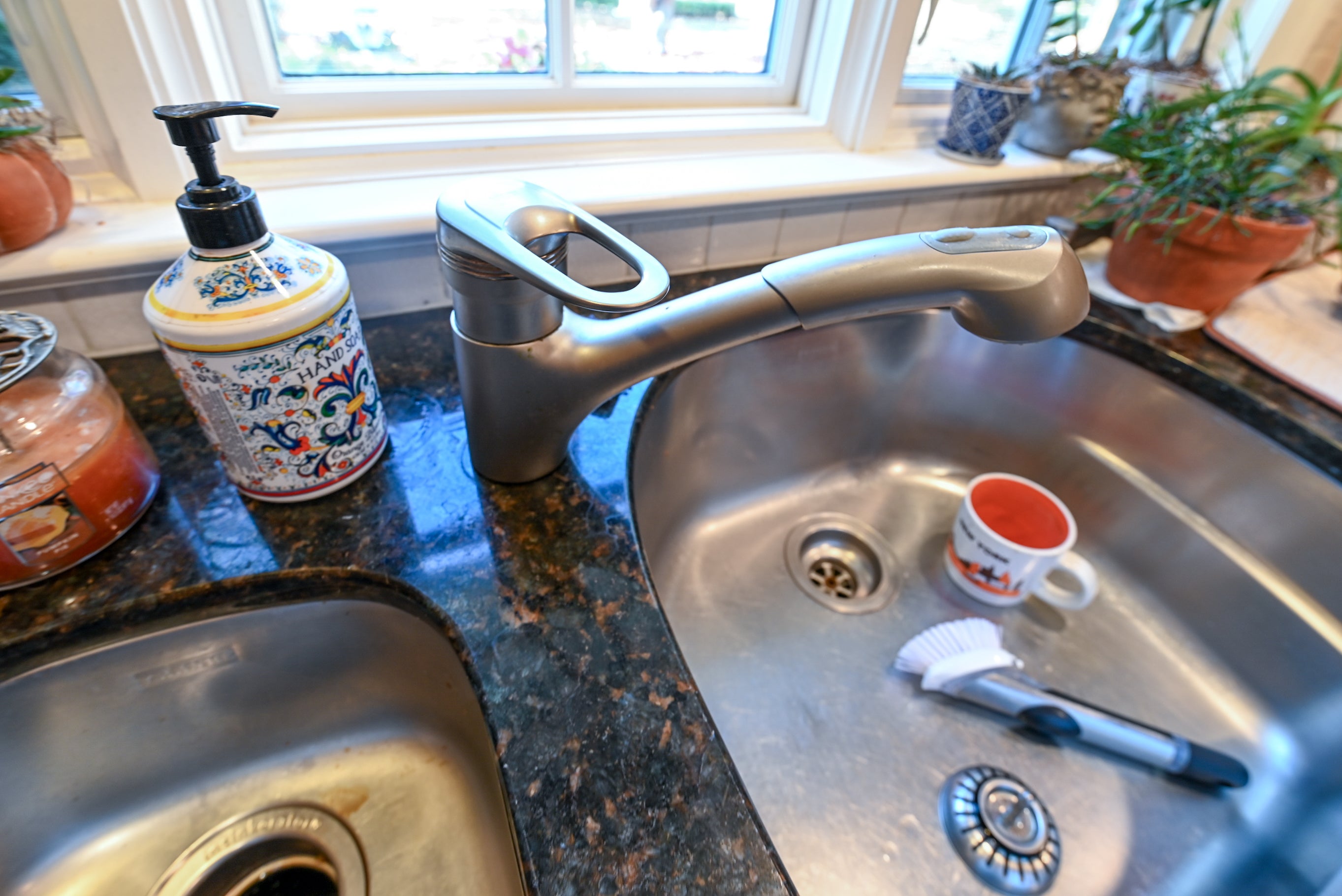 Peter Salerno English Toffee Traditional Pre-Owned Kitchen