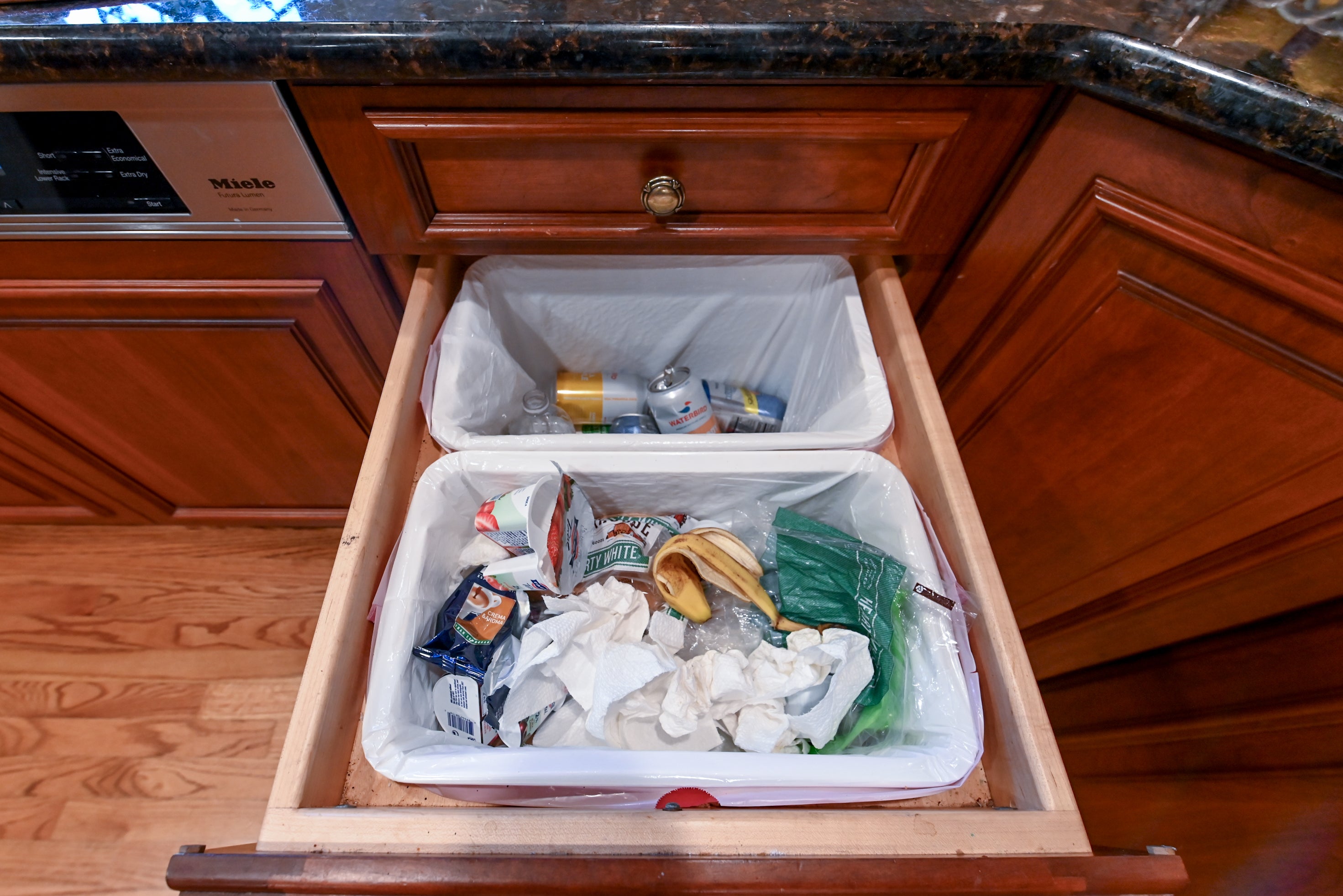 Peter Salerno English Toffee Traditional Pre-Owned Kitchen