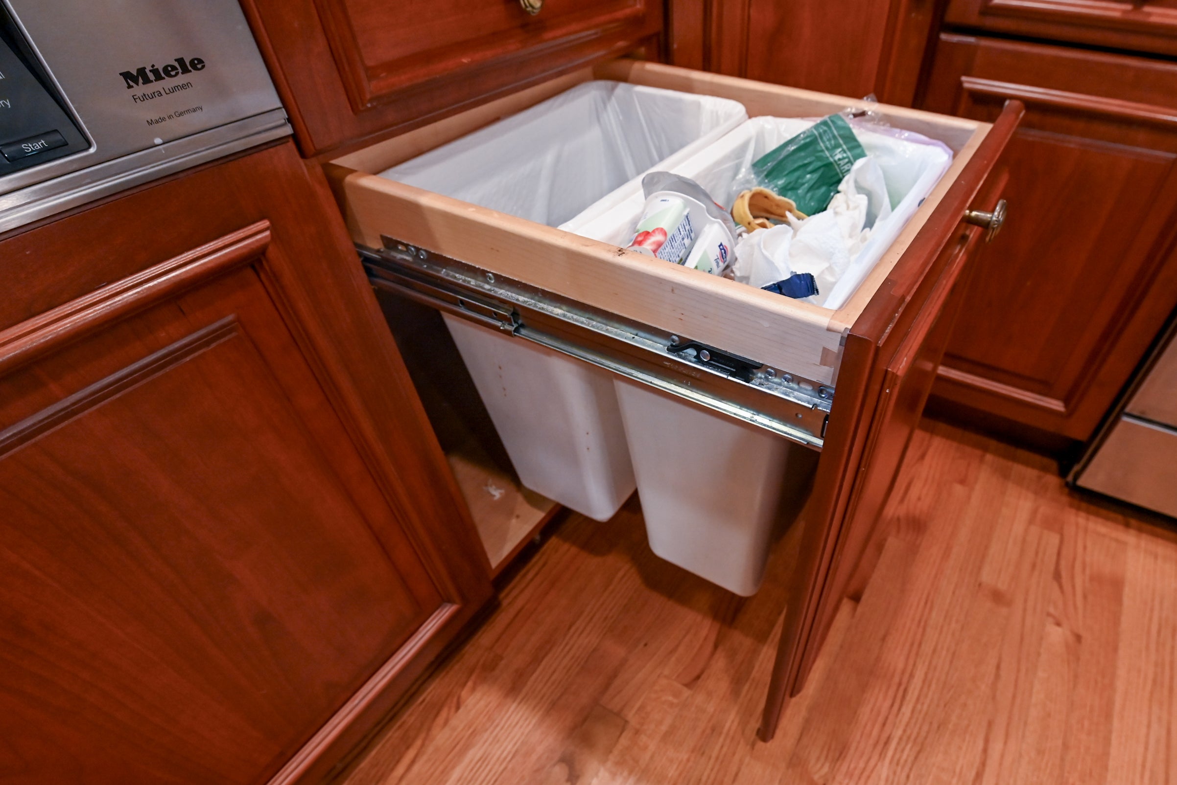 Peter Salerno English Toffee Traditional Pre-Owned Kitchen