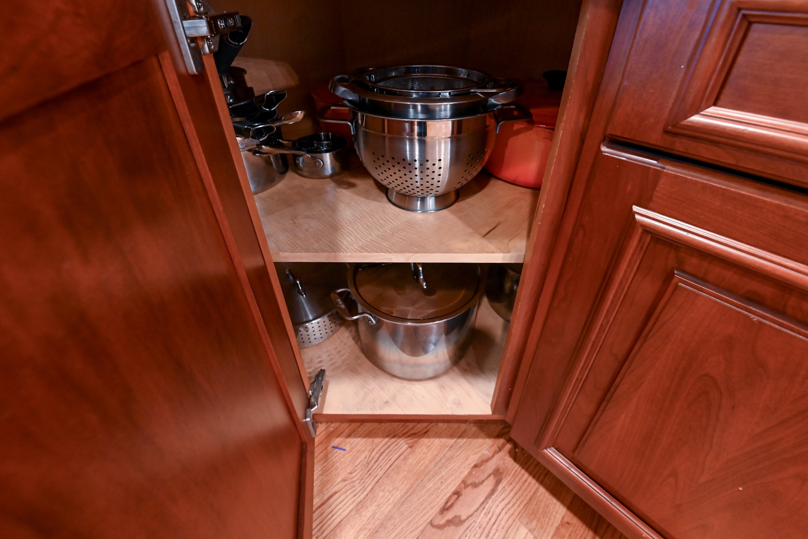 Peter Salerno English Toffee Traditional Pre-Owned Kitchen