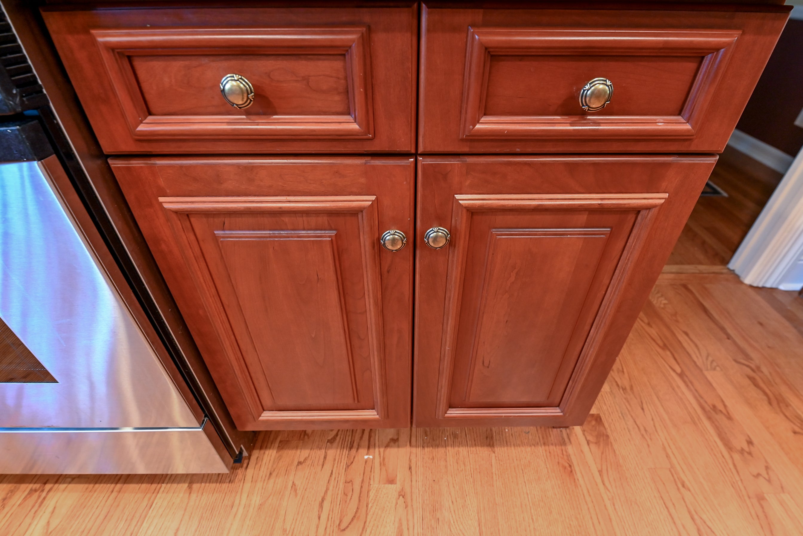 Peter Salerno English Toffee Traditional Pre-Owned Kitchen