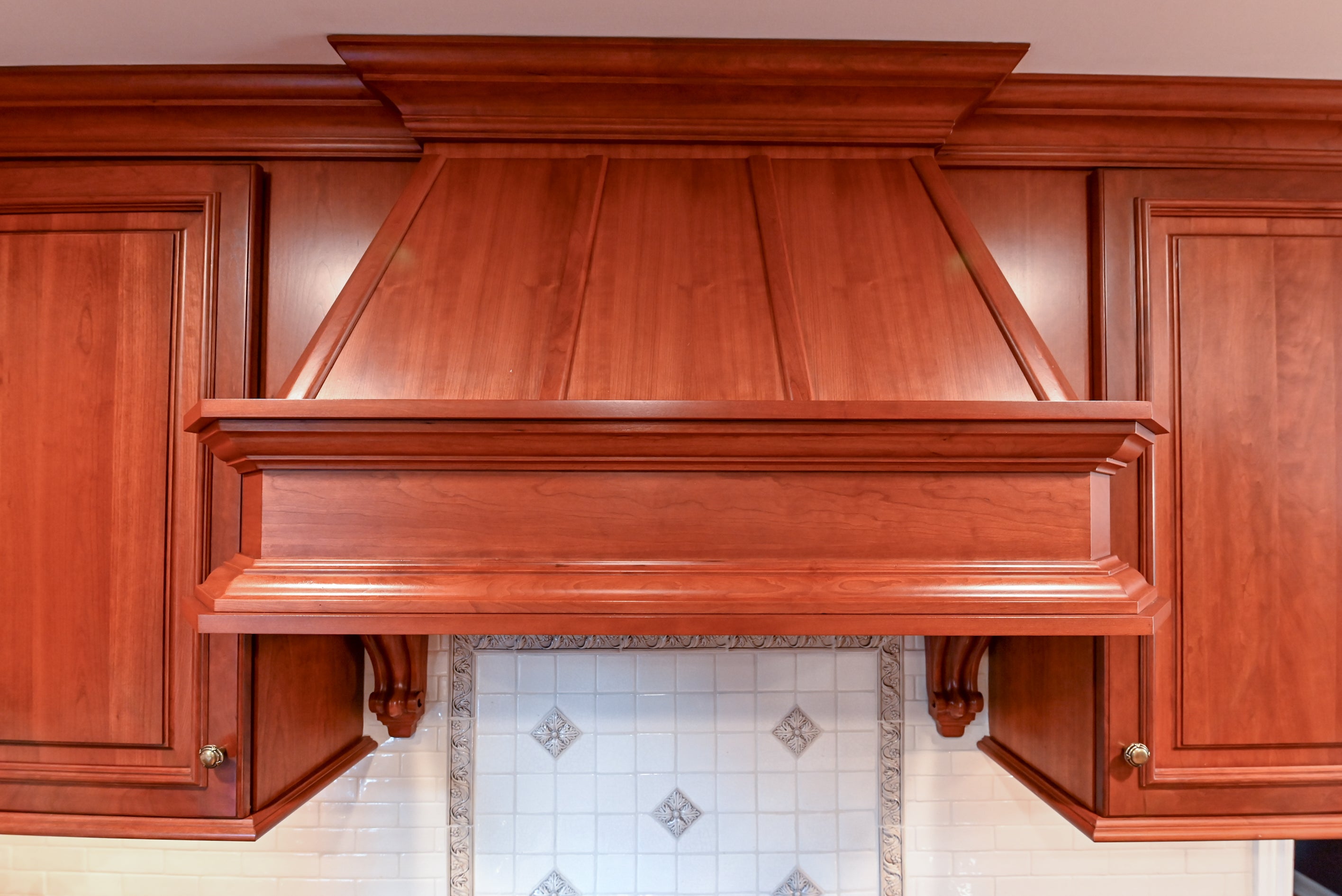 Peter Salerno English Toffee Traditional Pre-Owned Kitchen